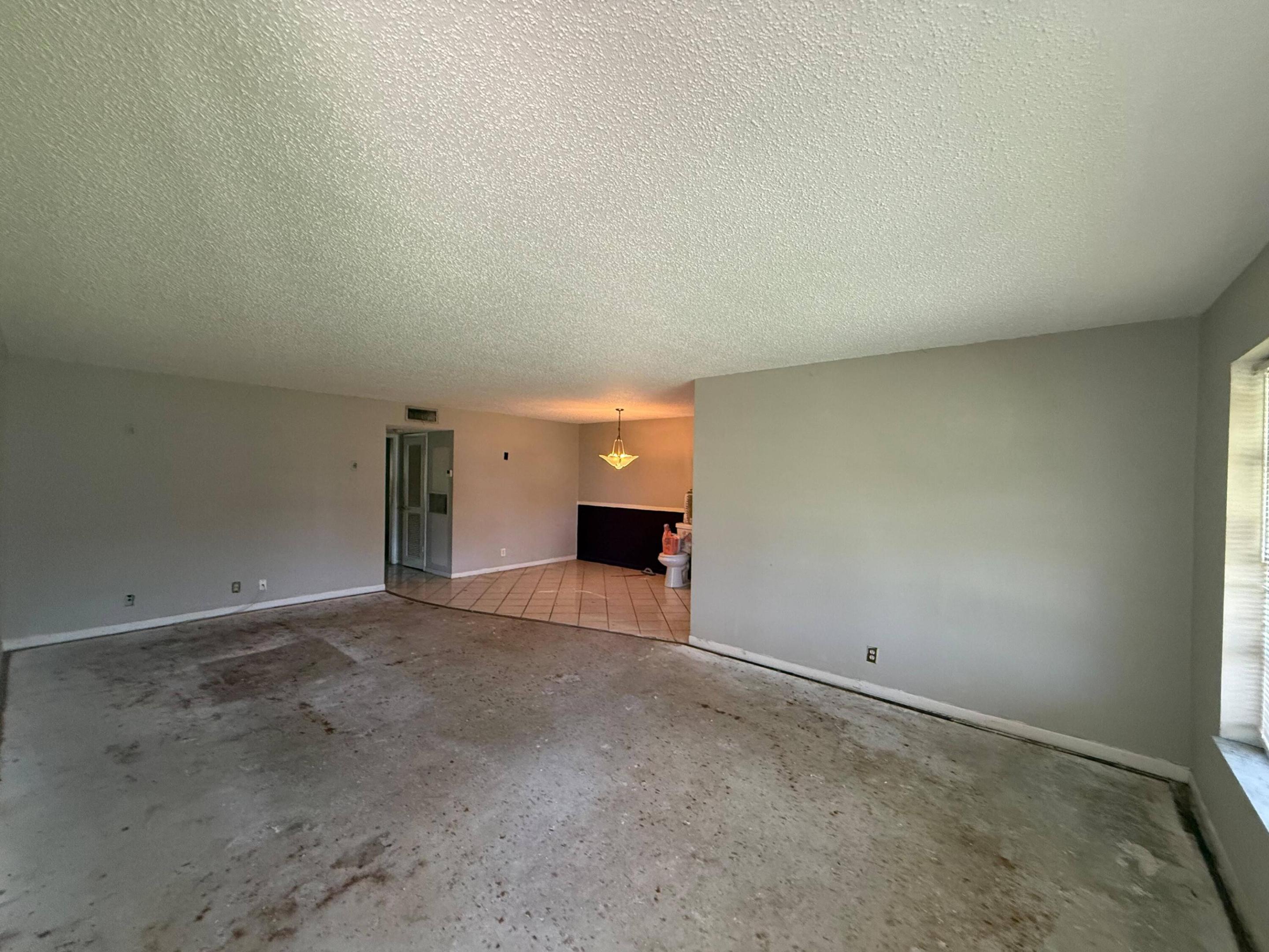1052 North Drive
