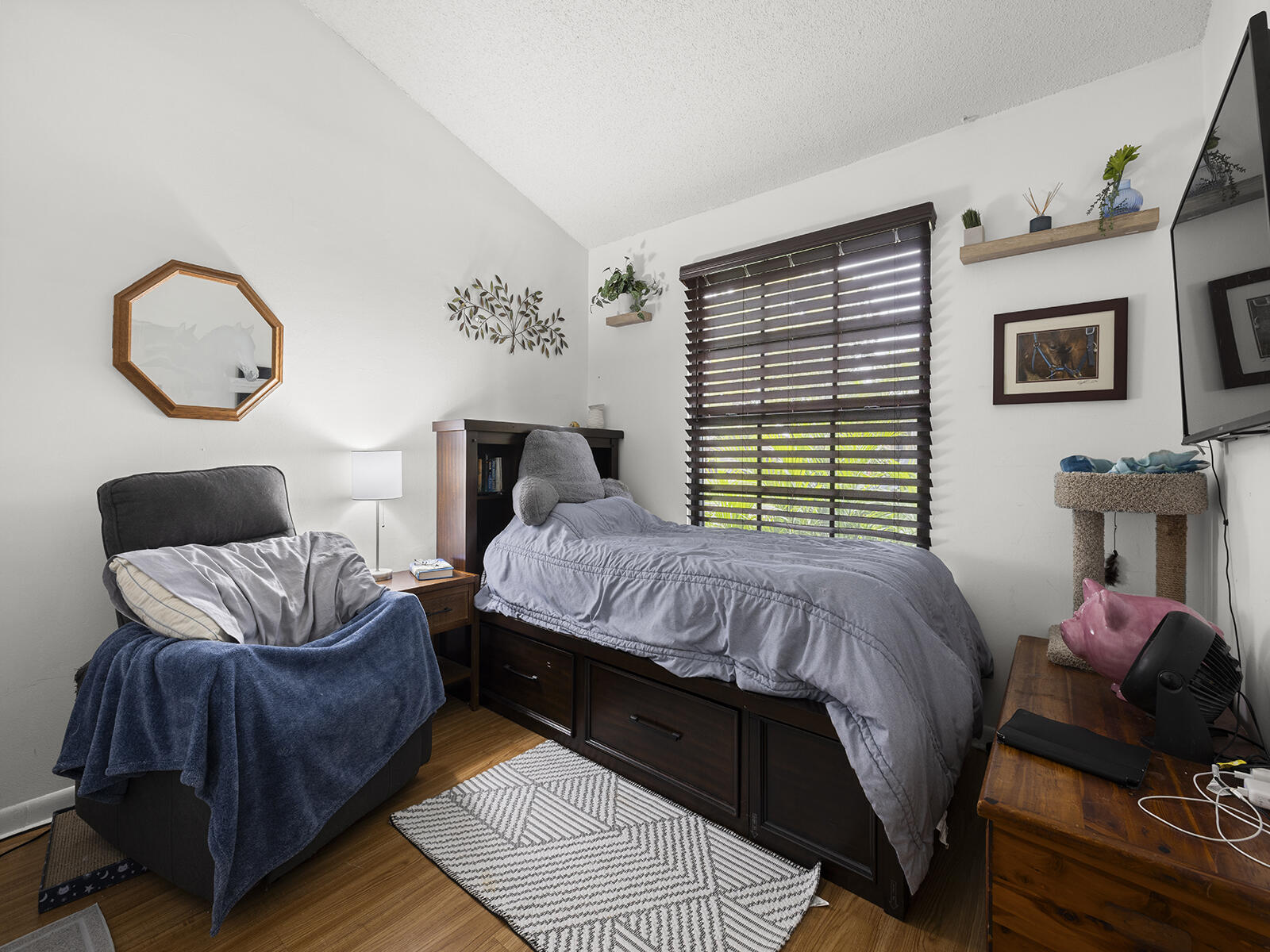 2331 Peach Court