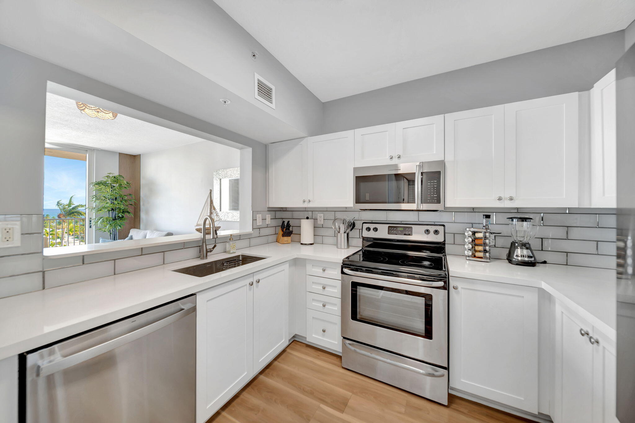 3020 NE 32nd Avenue 1017