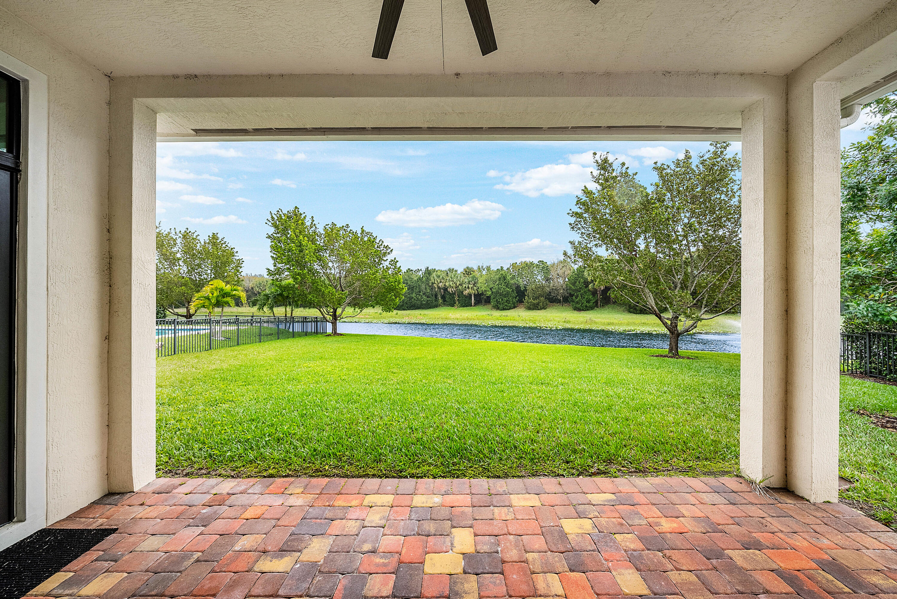 9091 Grand Prix Lane SW