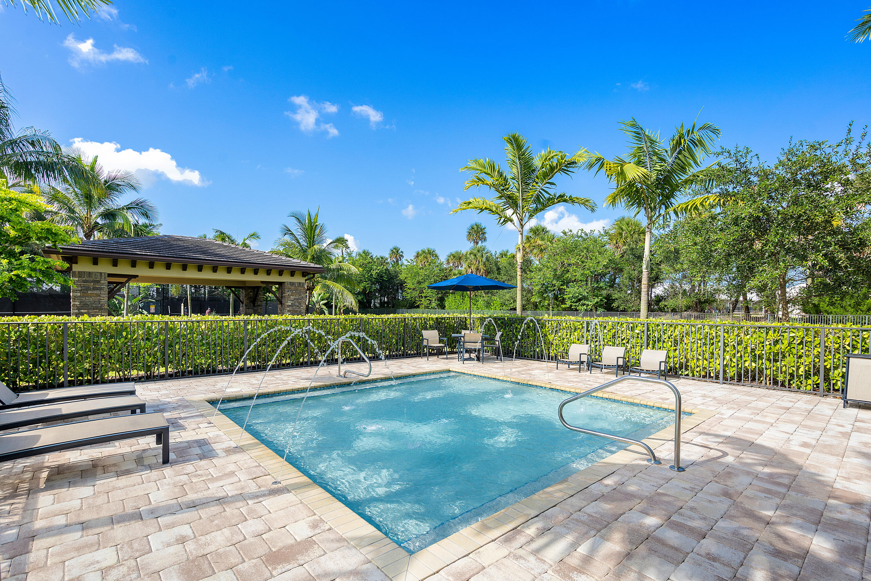 9091 Grand Prix Lane SW