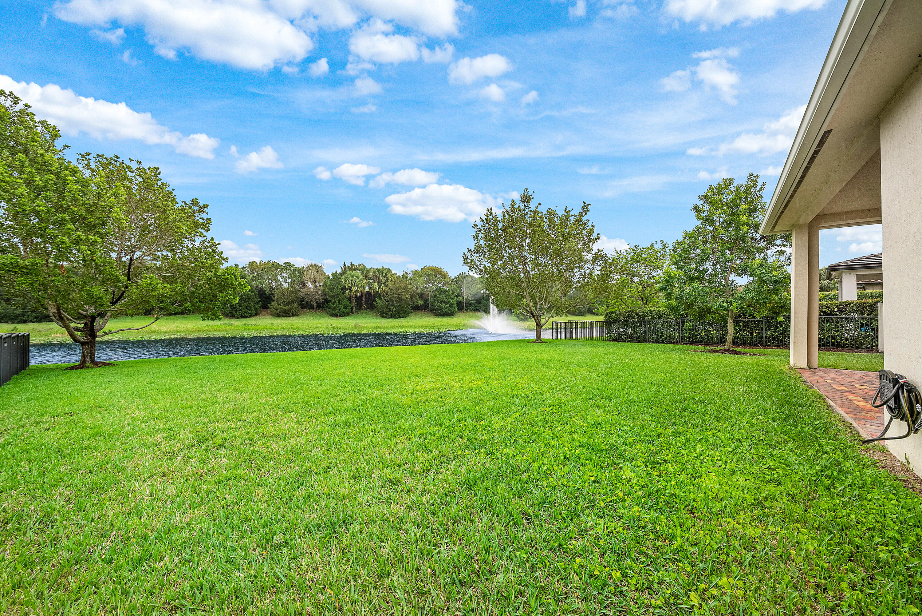 9091 Grand Prix Lane SW