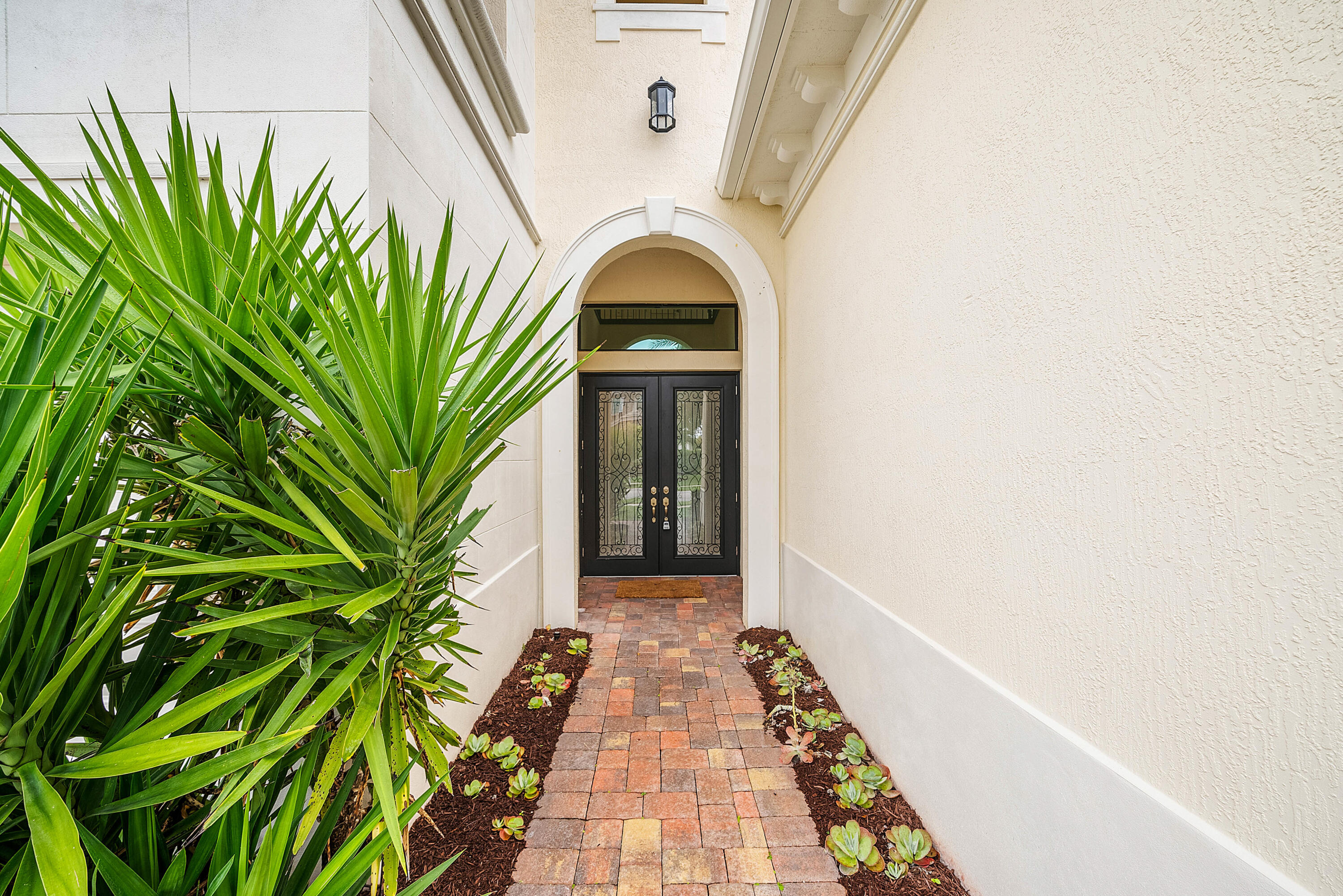 9091 Grand Prix Lane SW