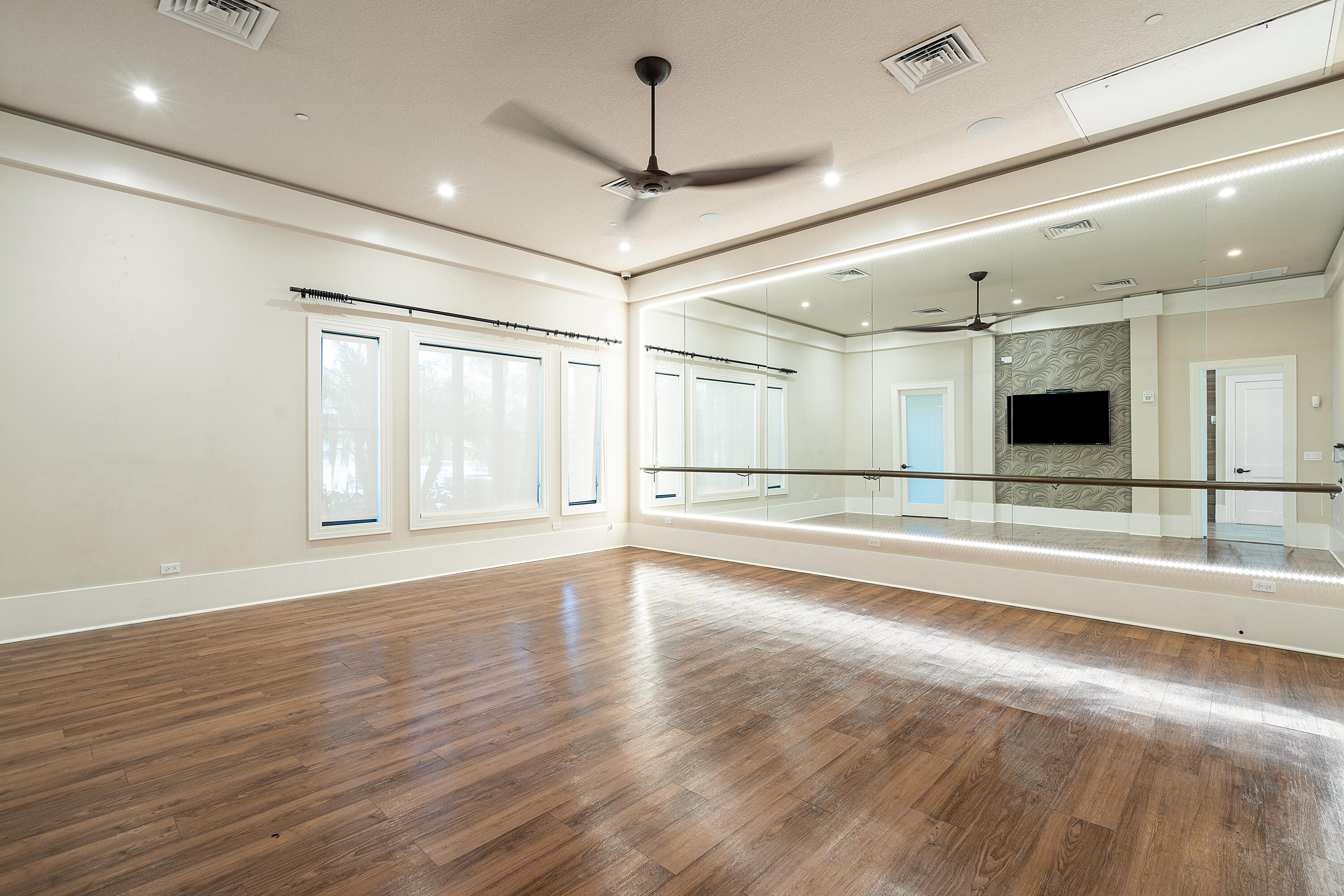 9091 Grand Prix Lane SW
