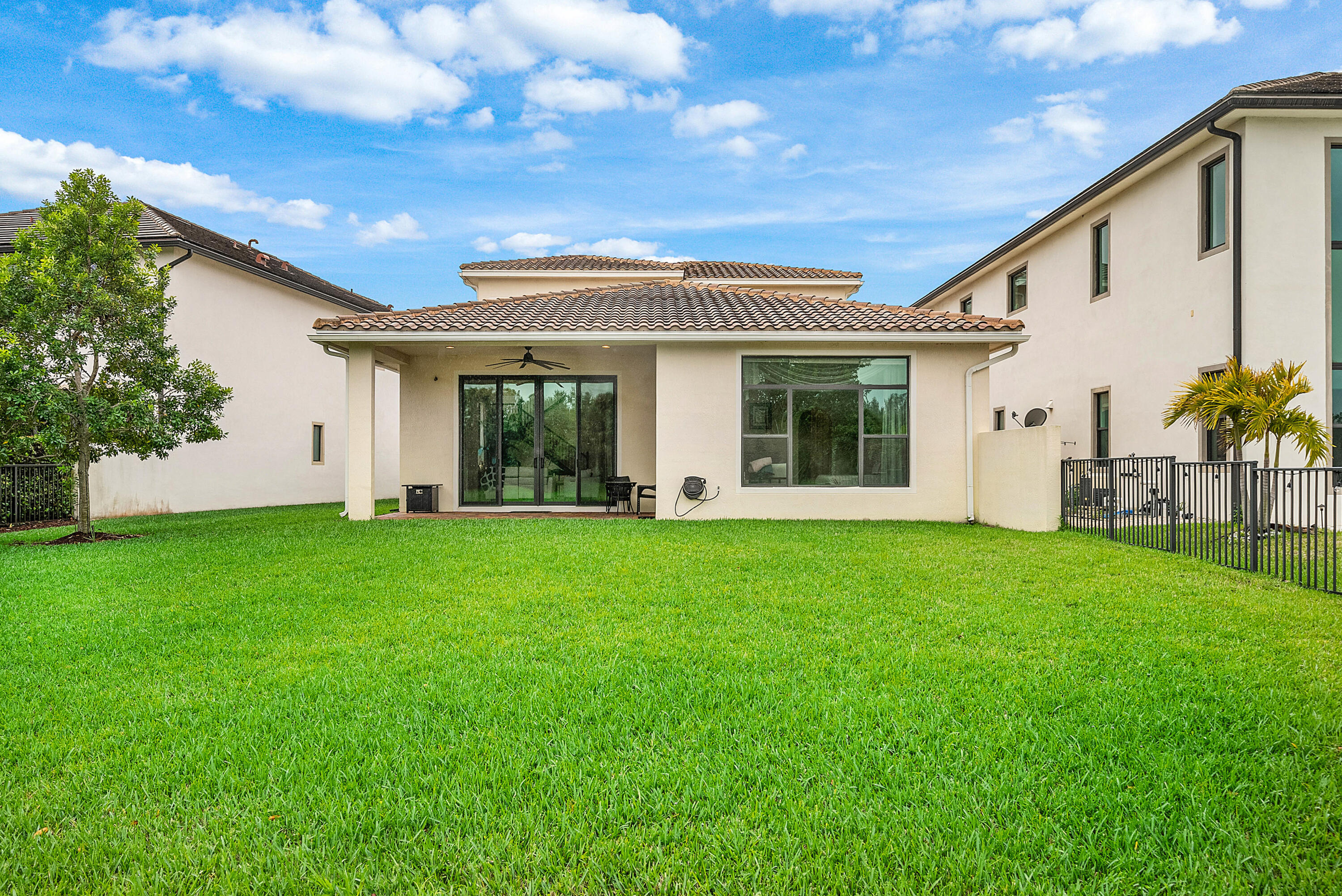 9091 Grand Prix Lane SW