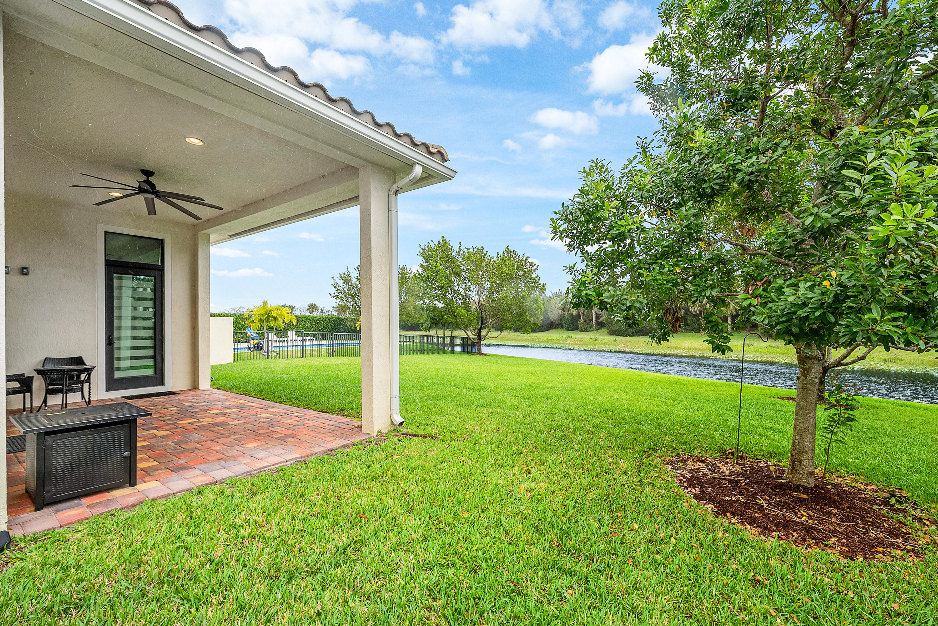 9091 Grand Prix Lane SW