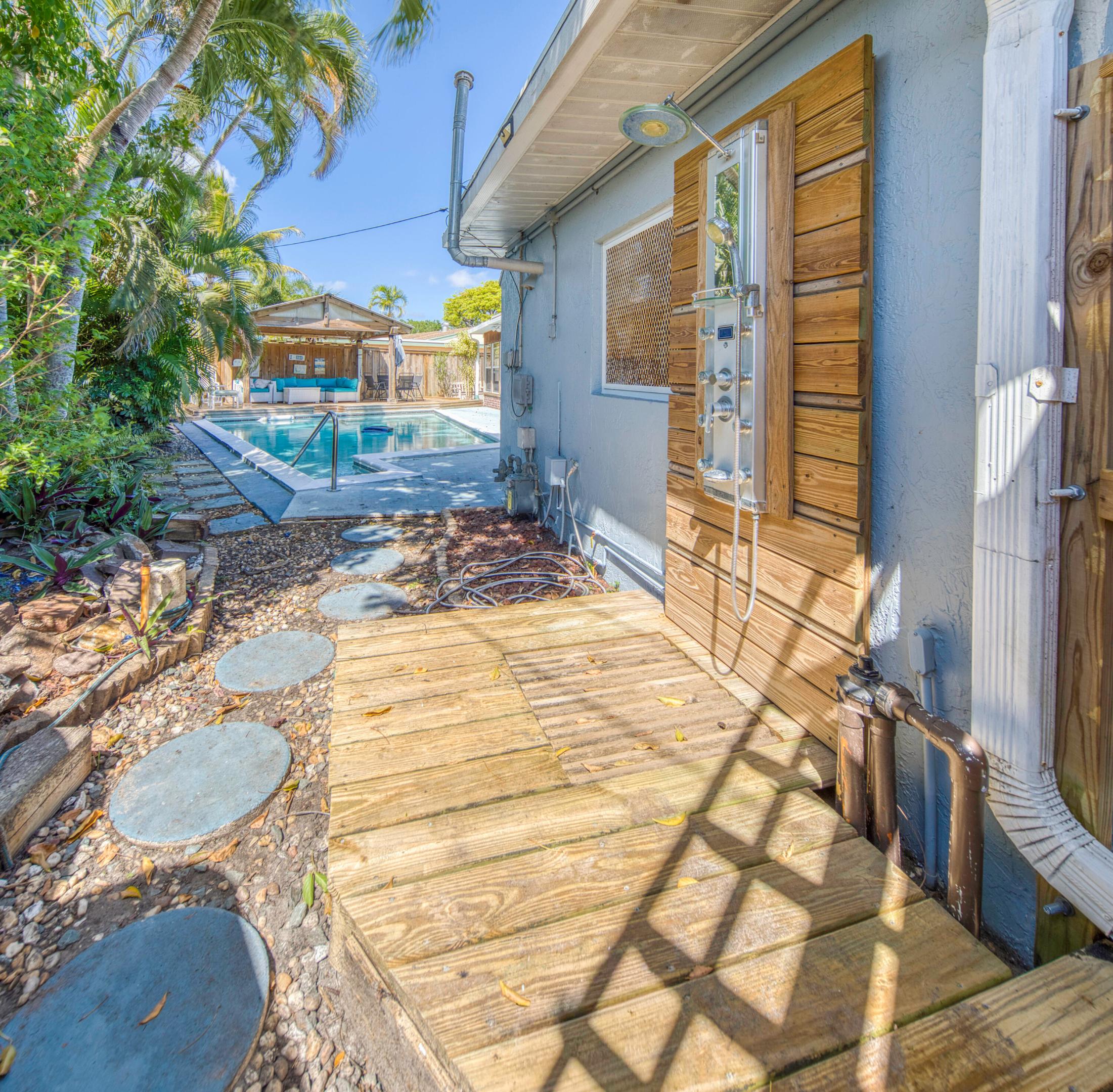 1328 Lake Victoria Drive