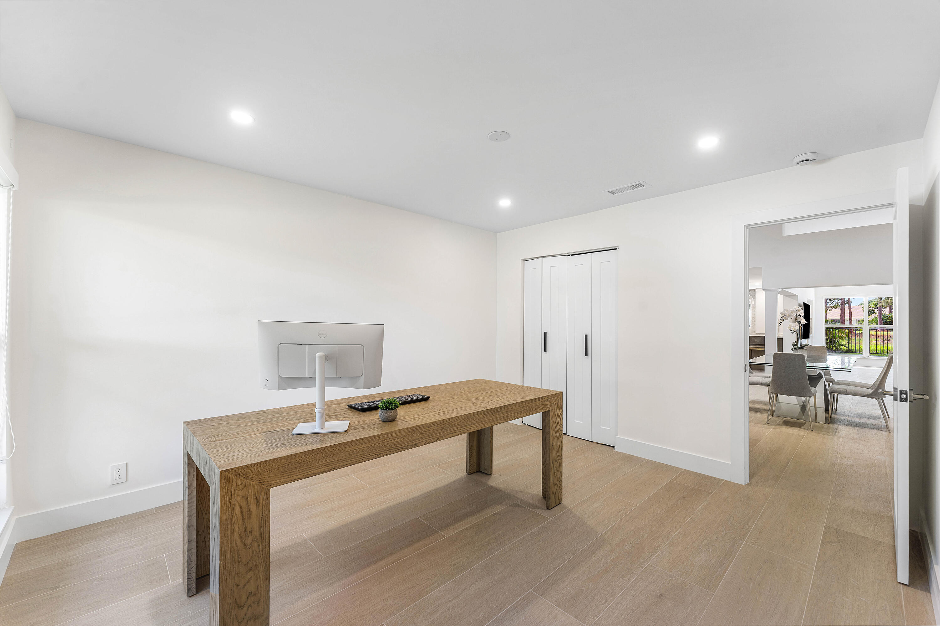 654 W Lakewoode Cir W