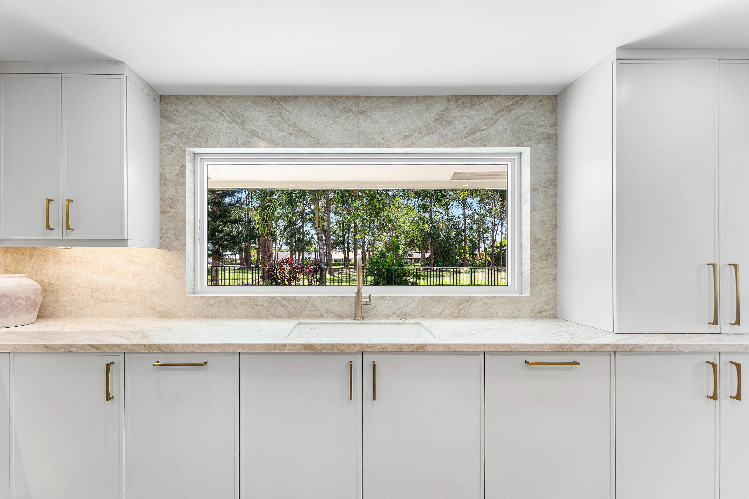 654 W Lakewoode Cir W