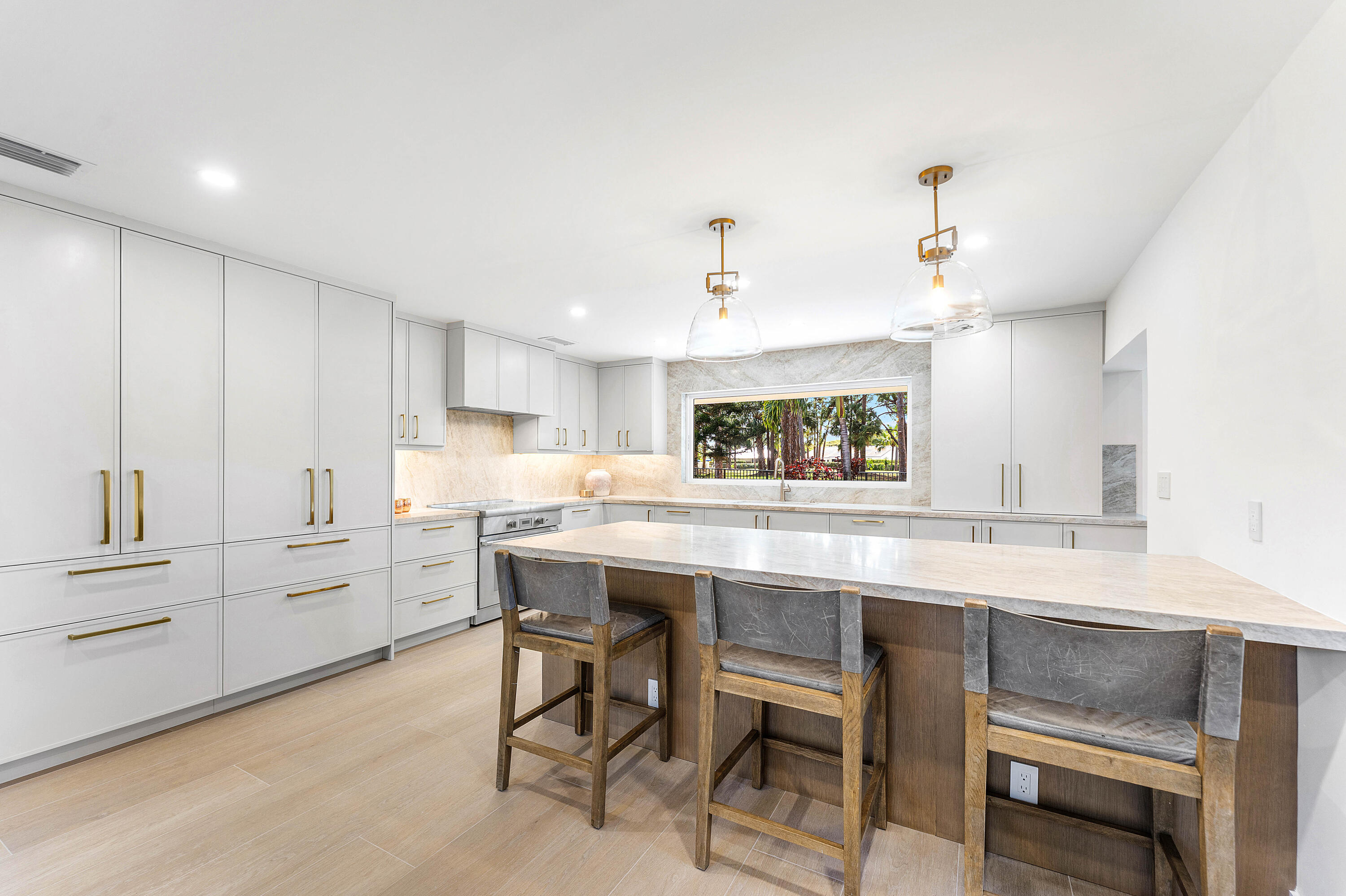 654 W Lakewoode Cir W