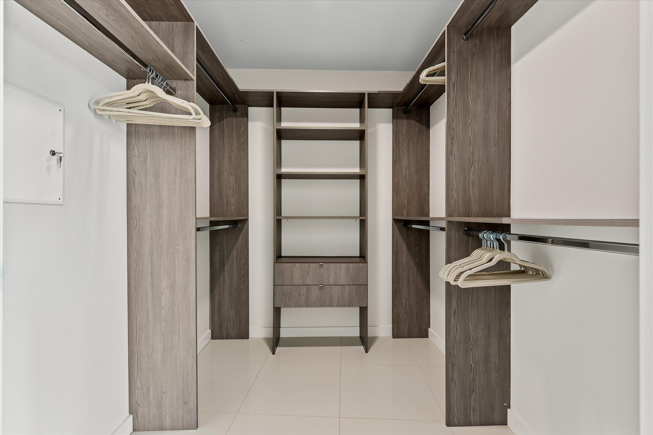 851 NE 1st Avenue 4100