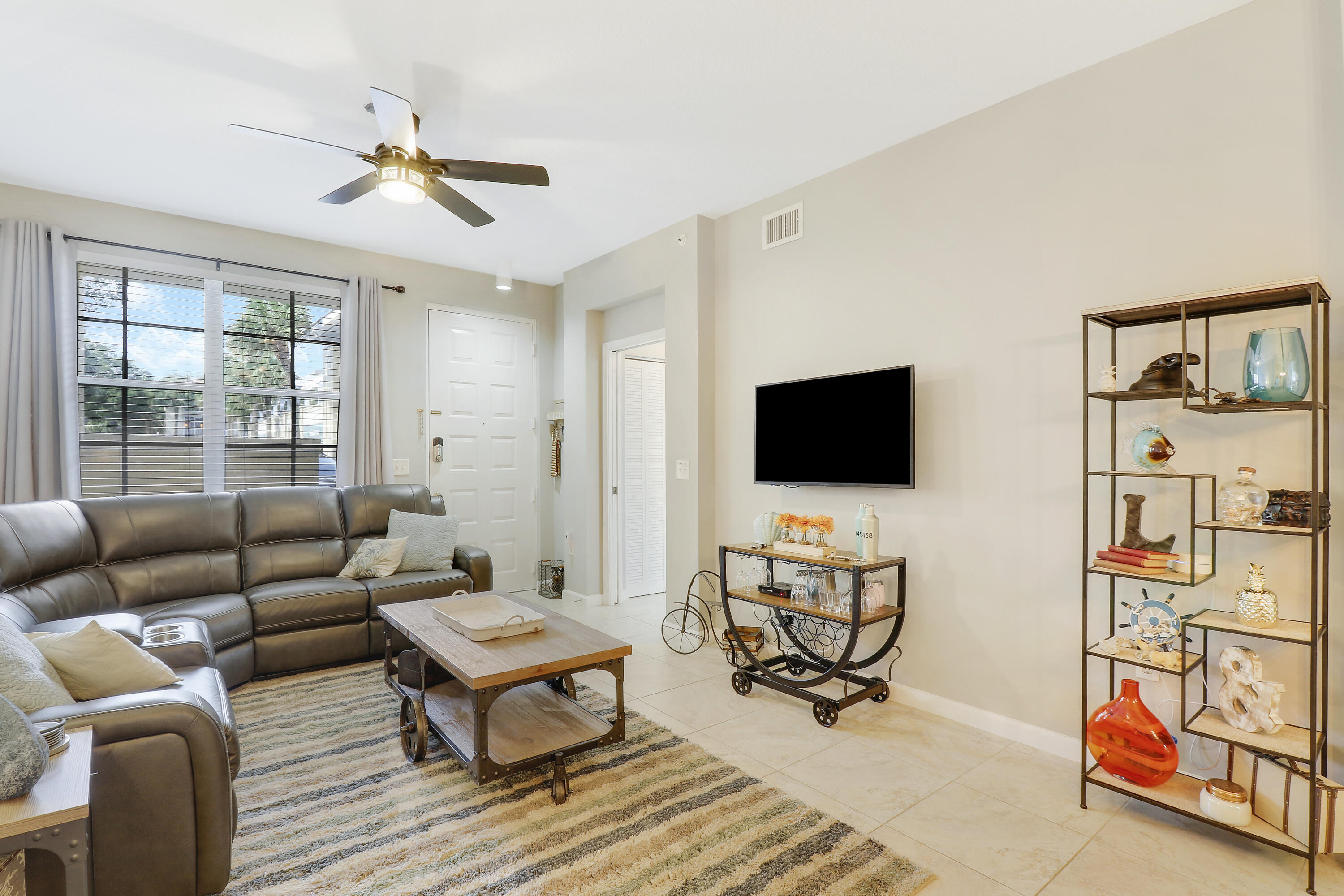 1116 University Boulevard 14