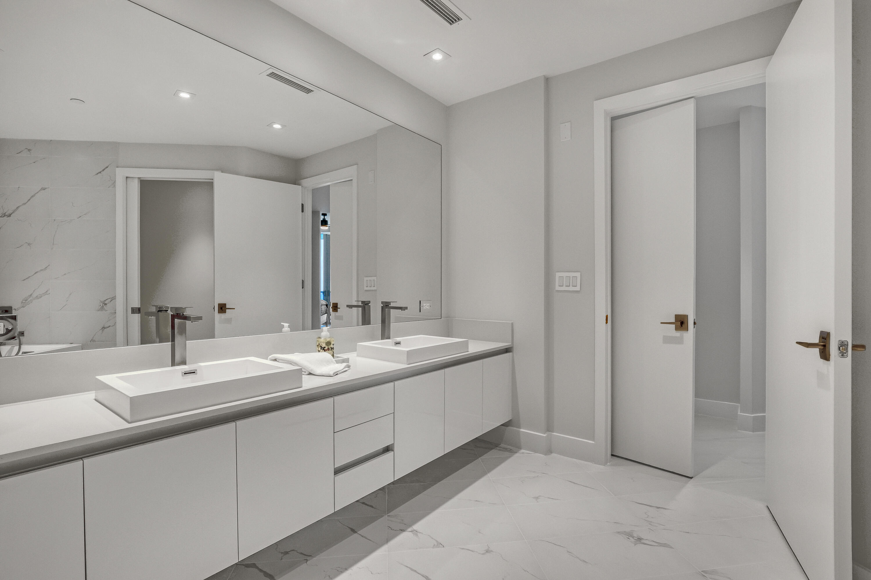 3100 N Ocean Drive H-1703