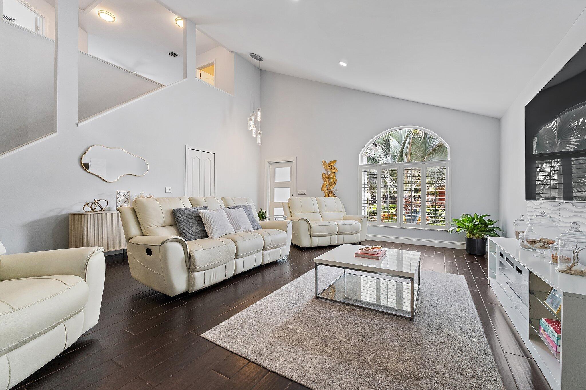 463 Woodview Circle