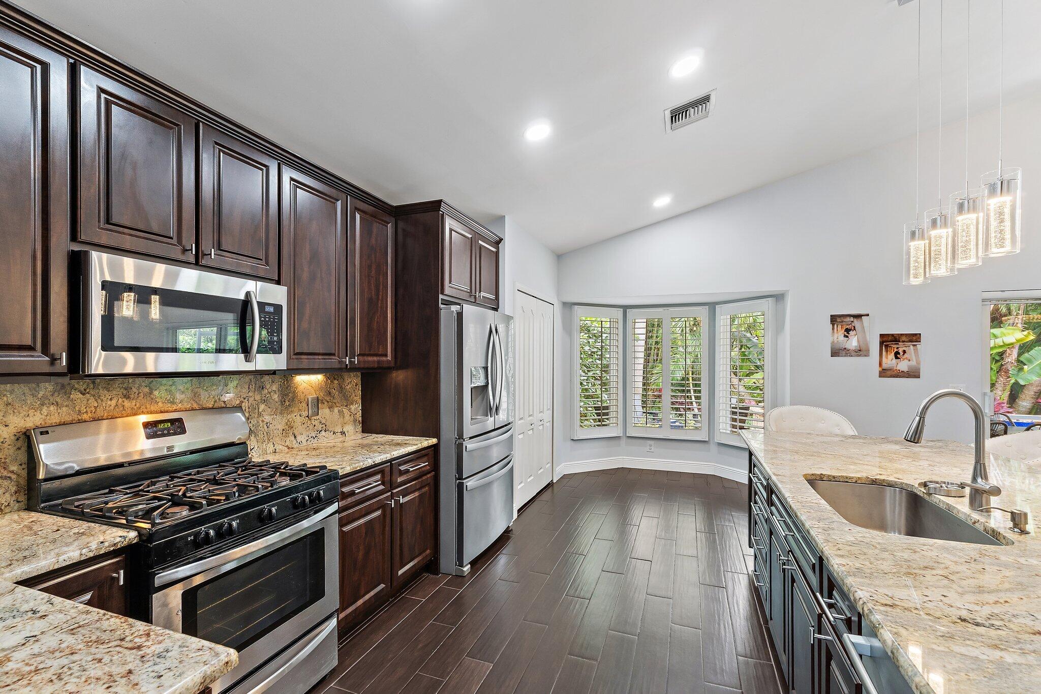 463 Woodview Circle