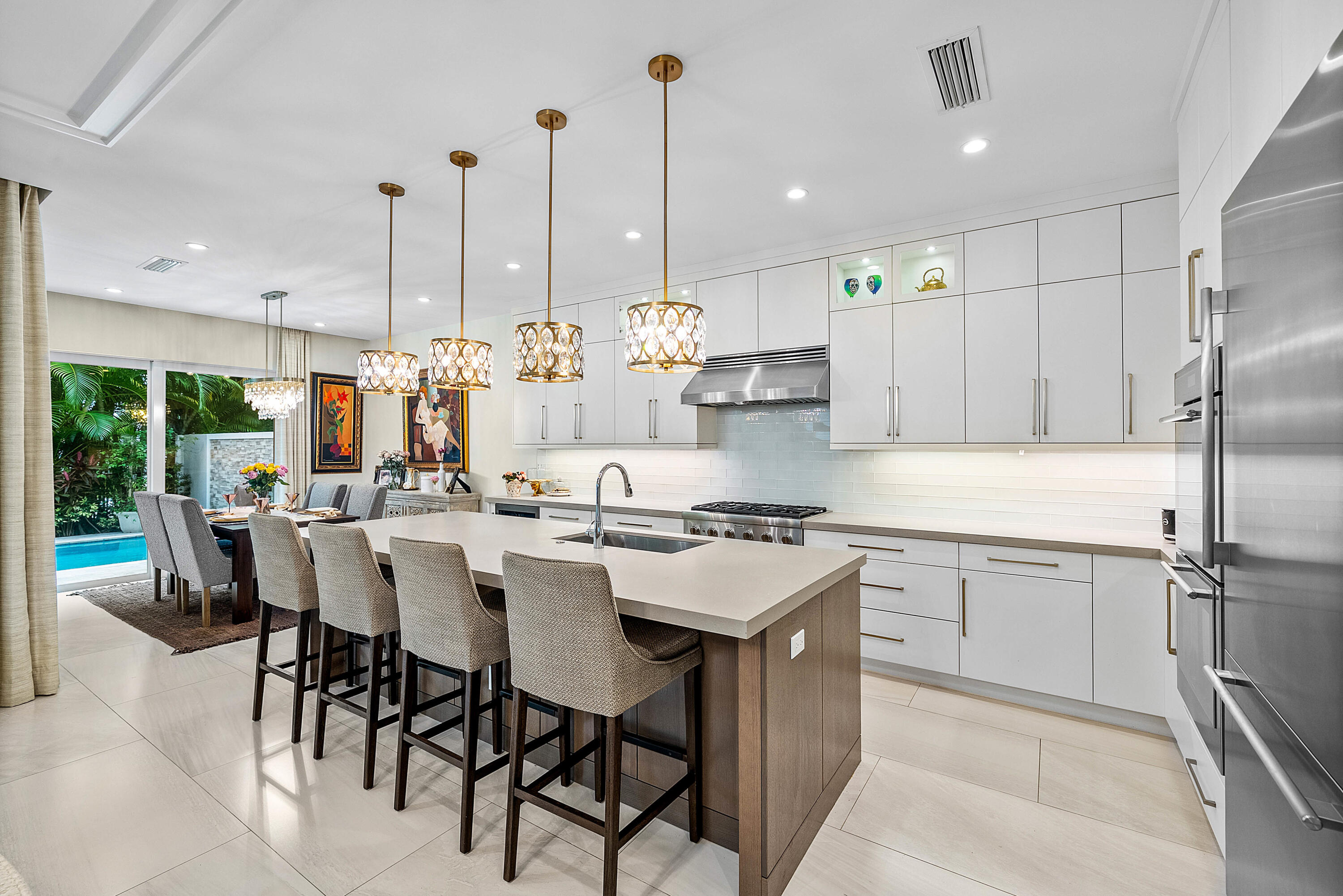 436 NE Wavecrest Way