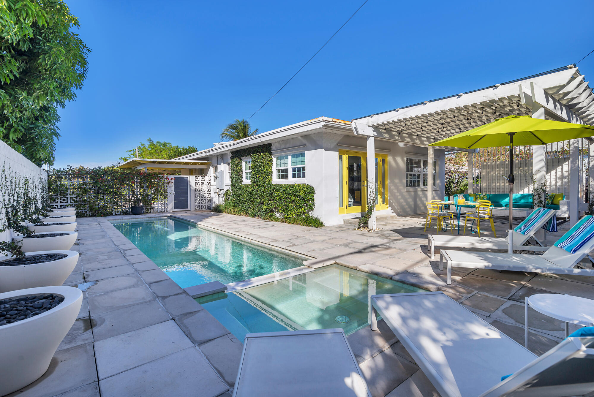 374 Maddock Street
