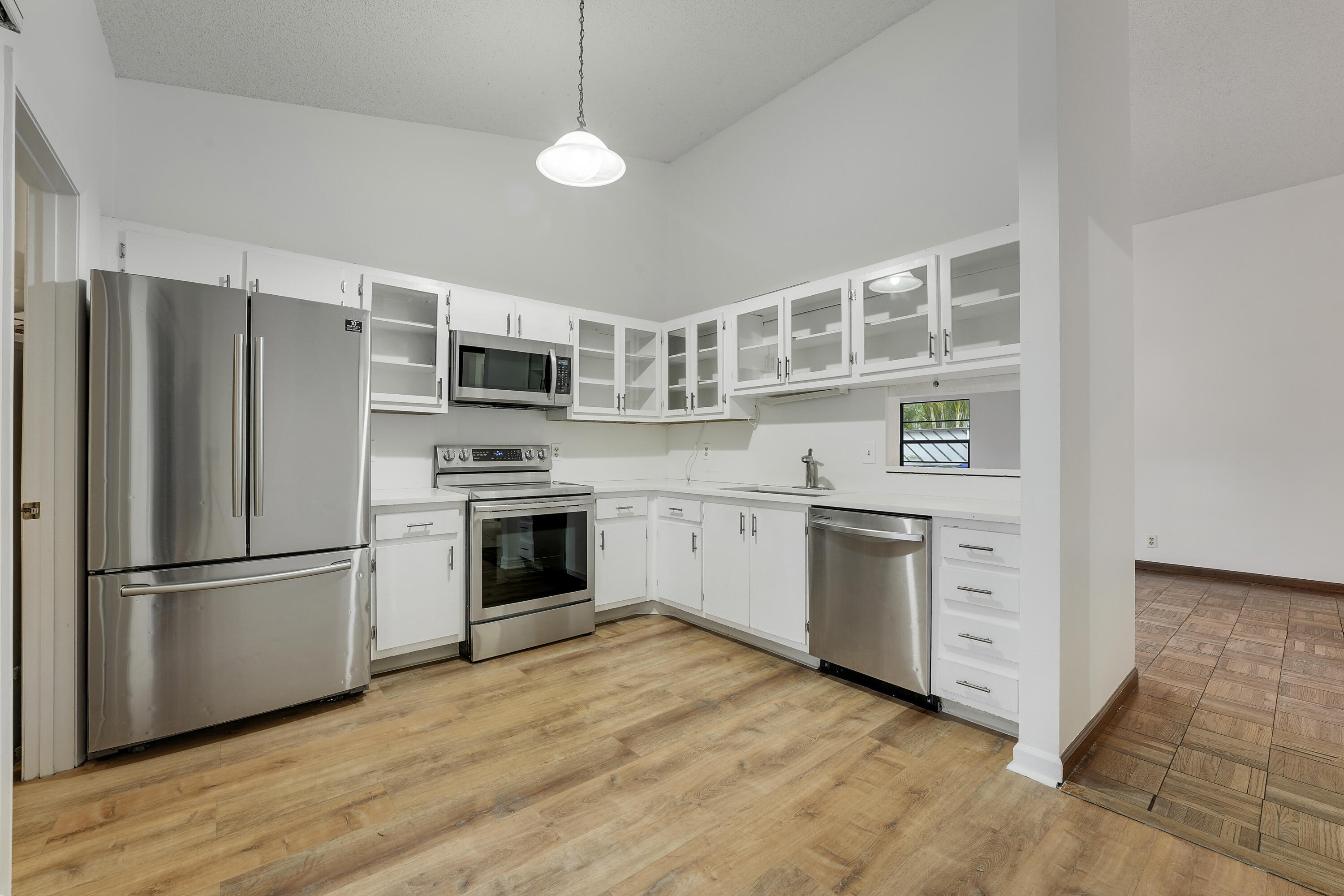 126 Sherwood Circle 12d