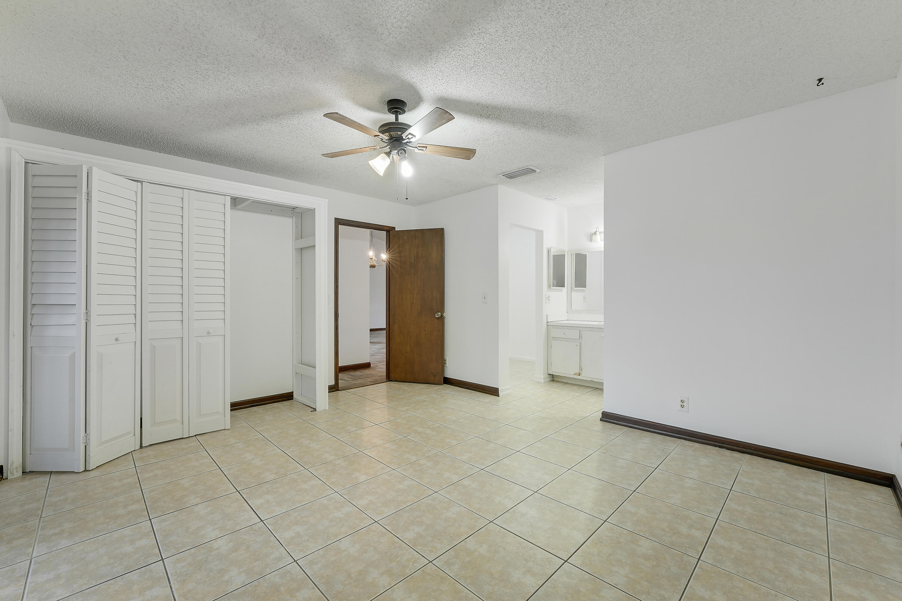 126 Sherwood Circle 12d