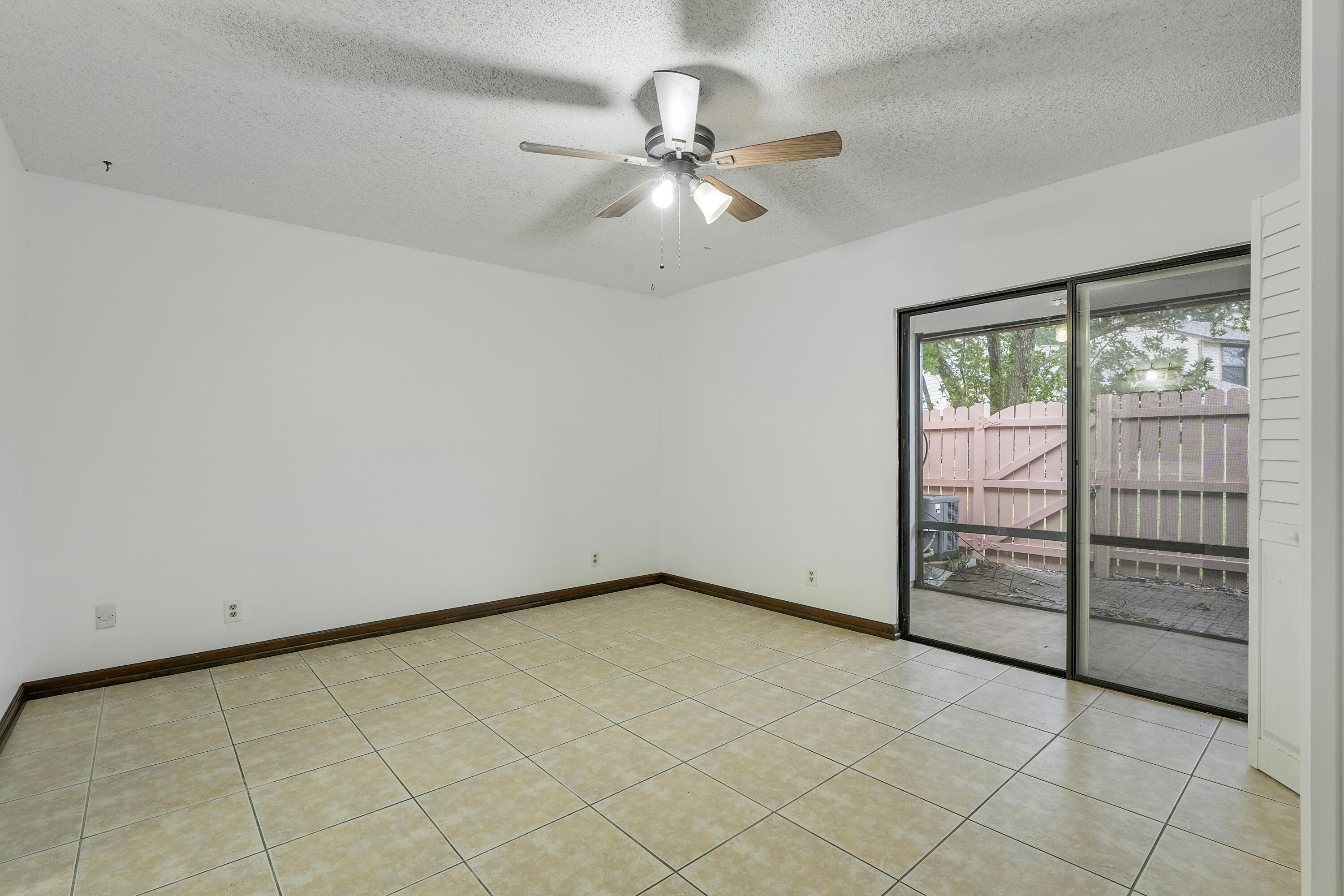 126 Sherwood Circle 12d