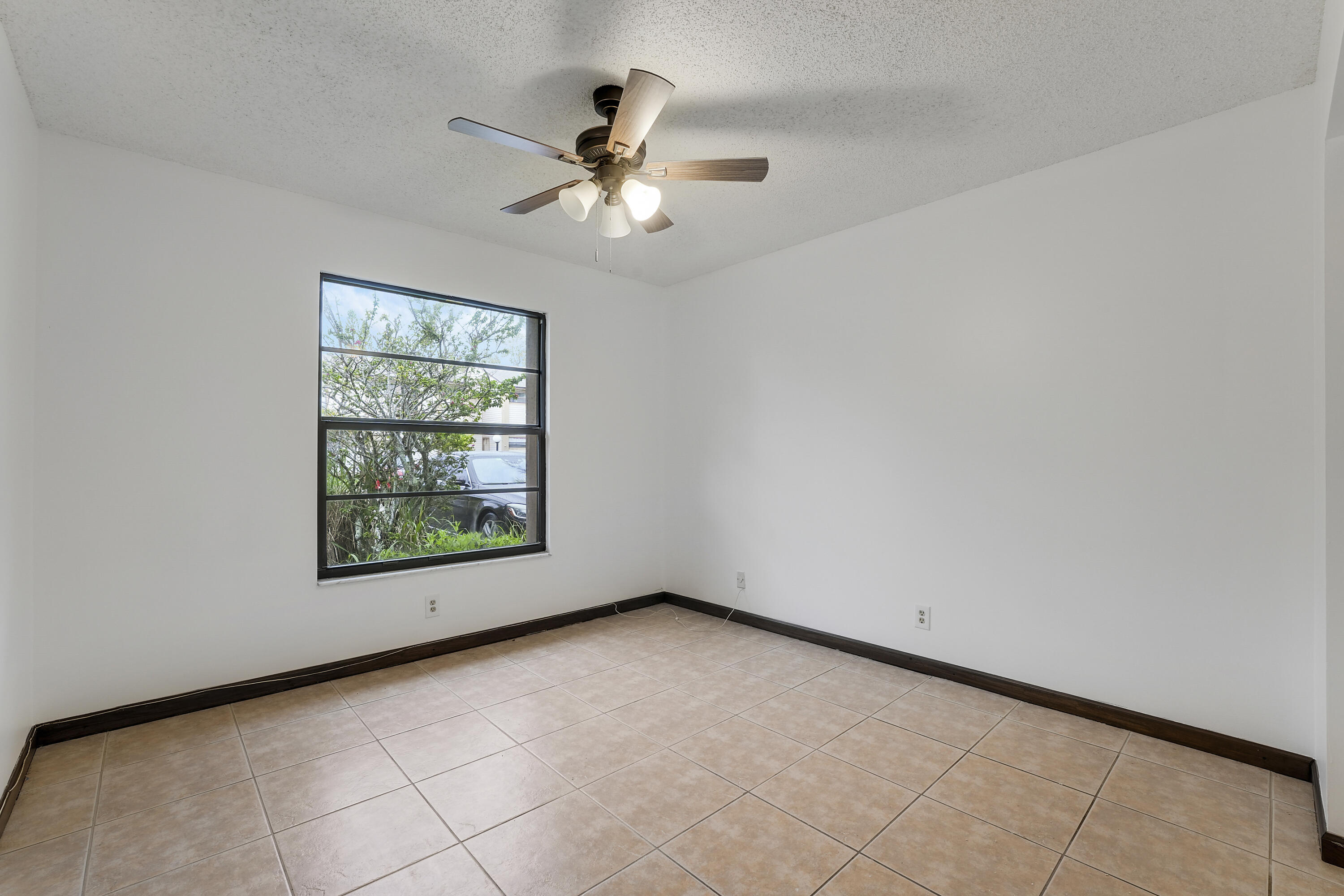 126 Sherwood Circle 12d