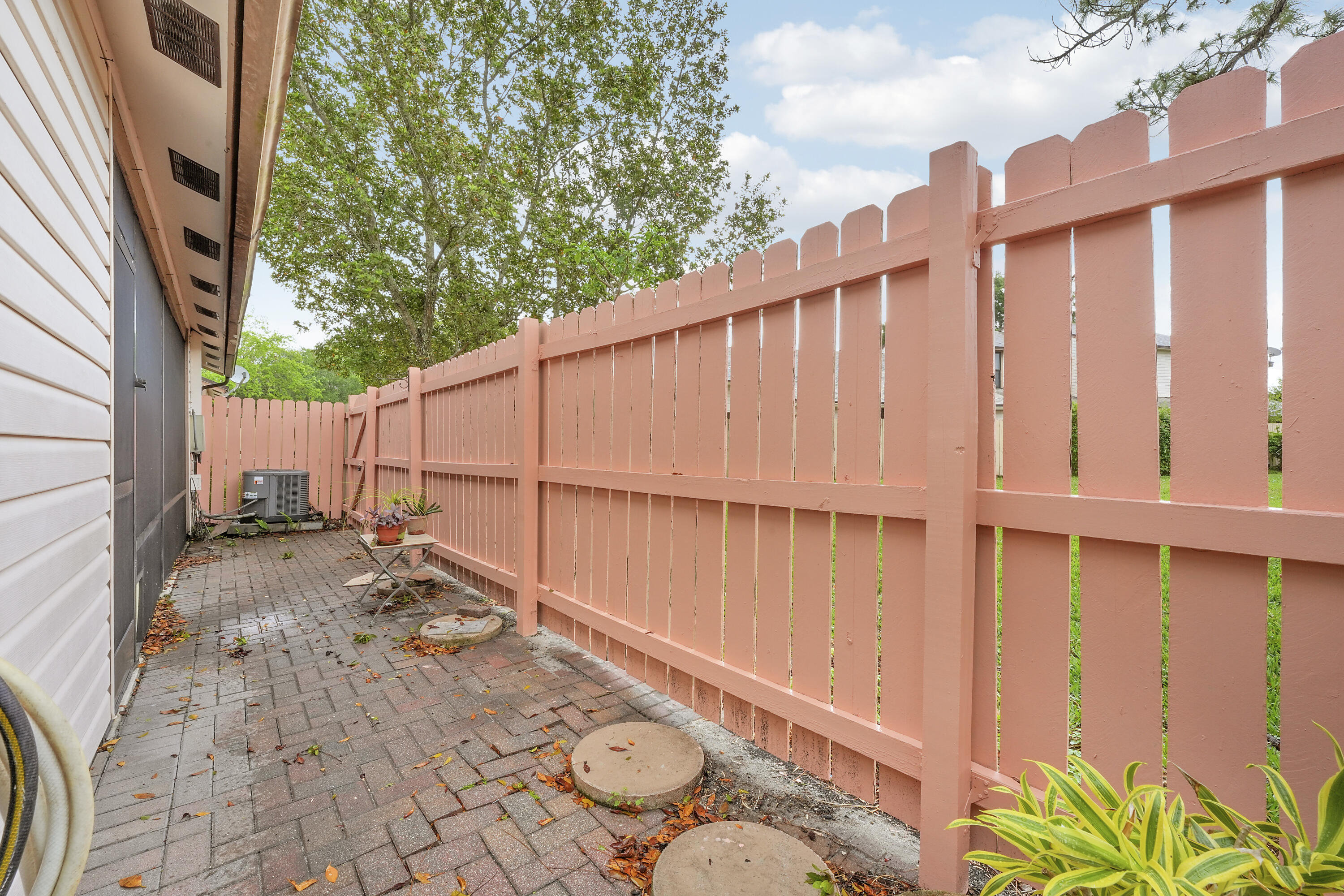 126 Sherwood Circle 12d