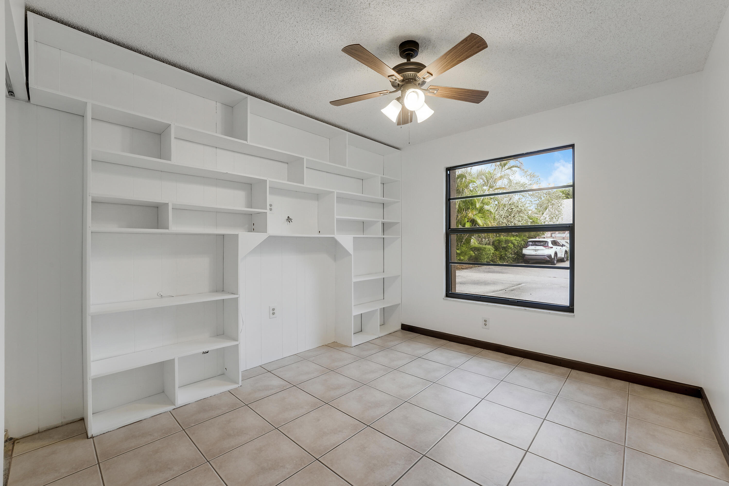 126 Sherwood Circle 12d