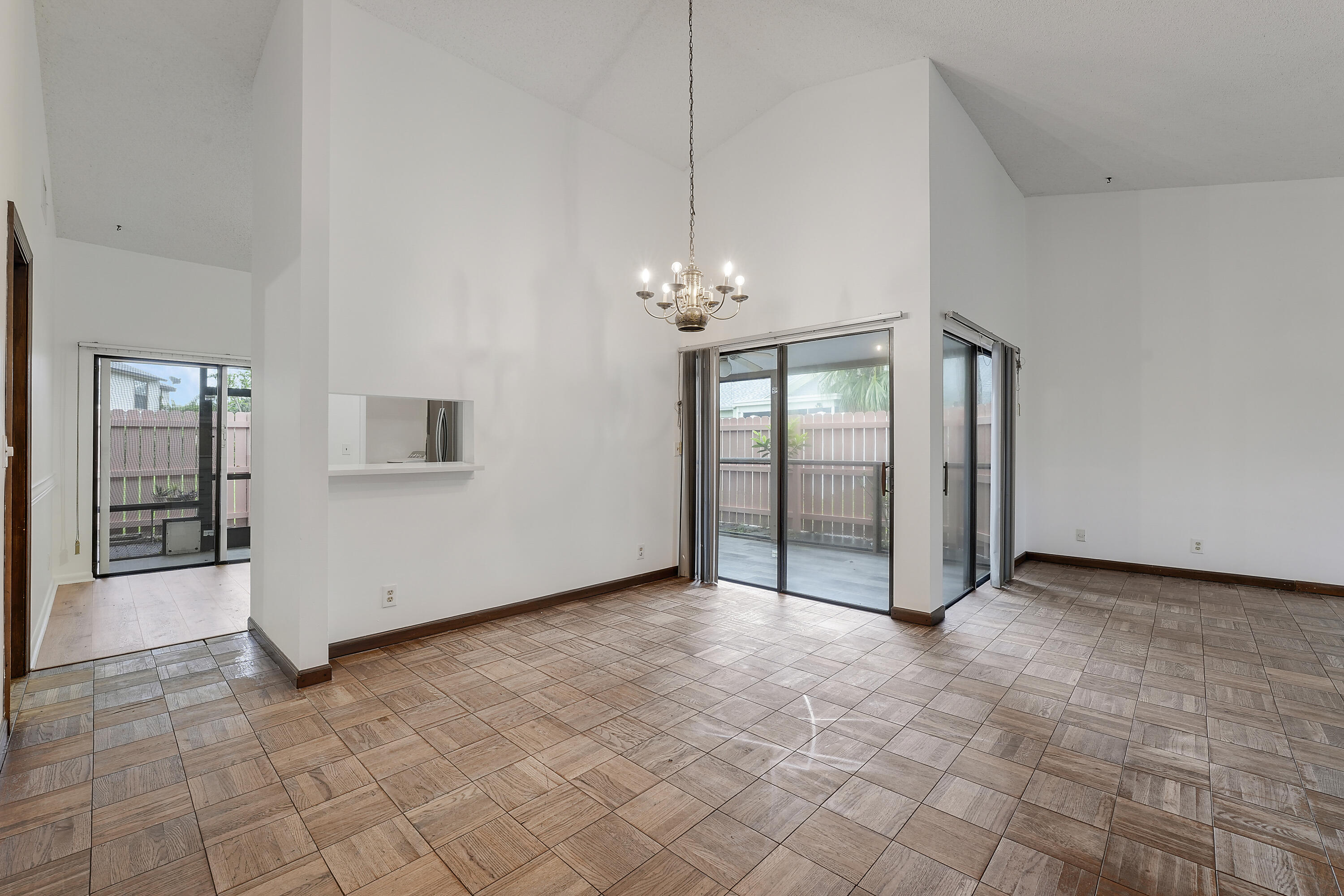 126 Sherwood Circle 12d