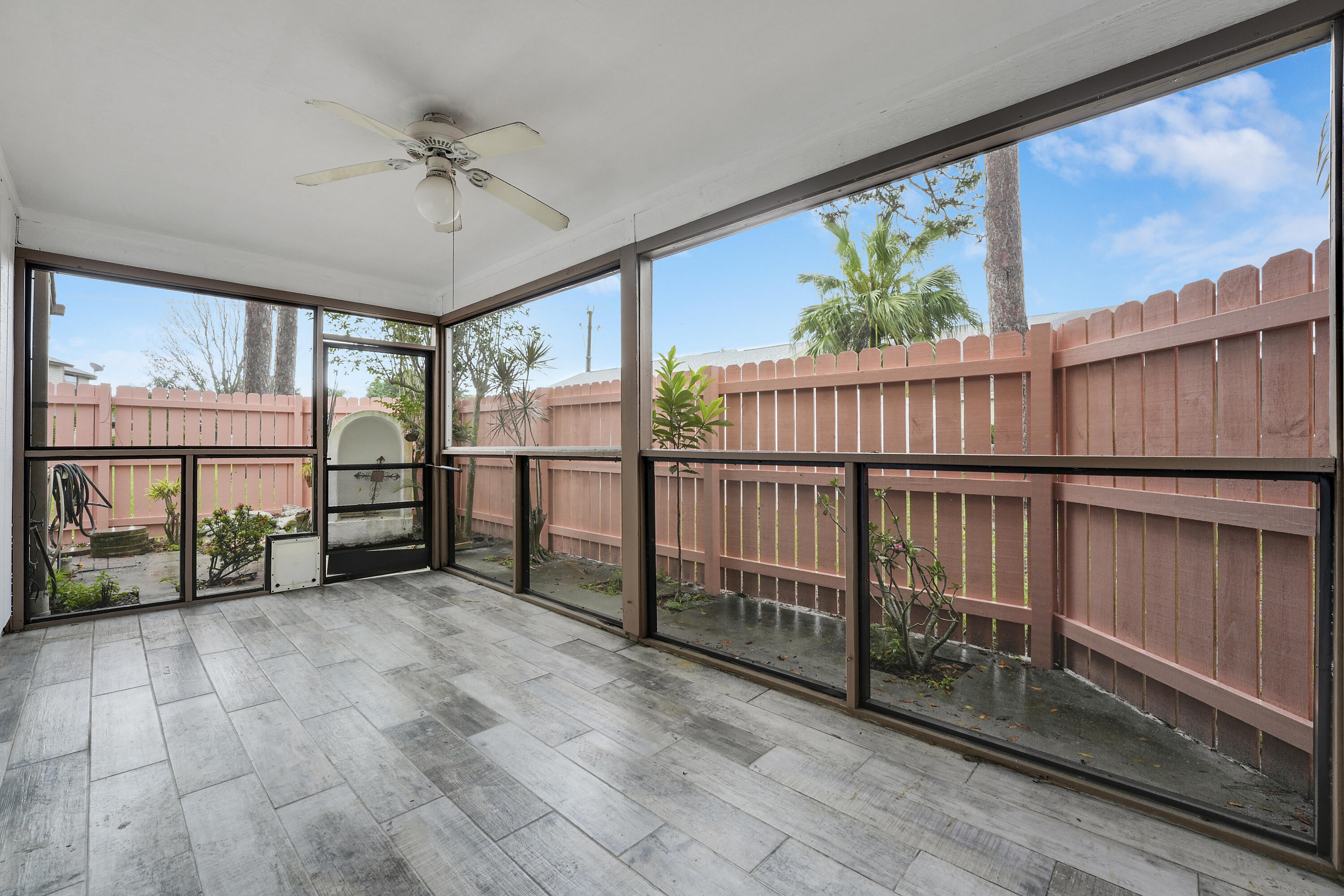 126 Sherwood Circle 12d