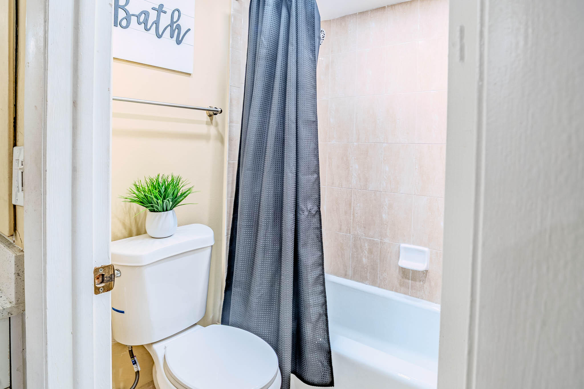 3710 Inverrary Drive 2s