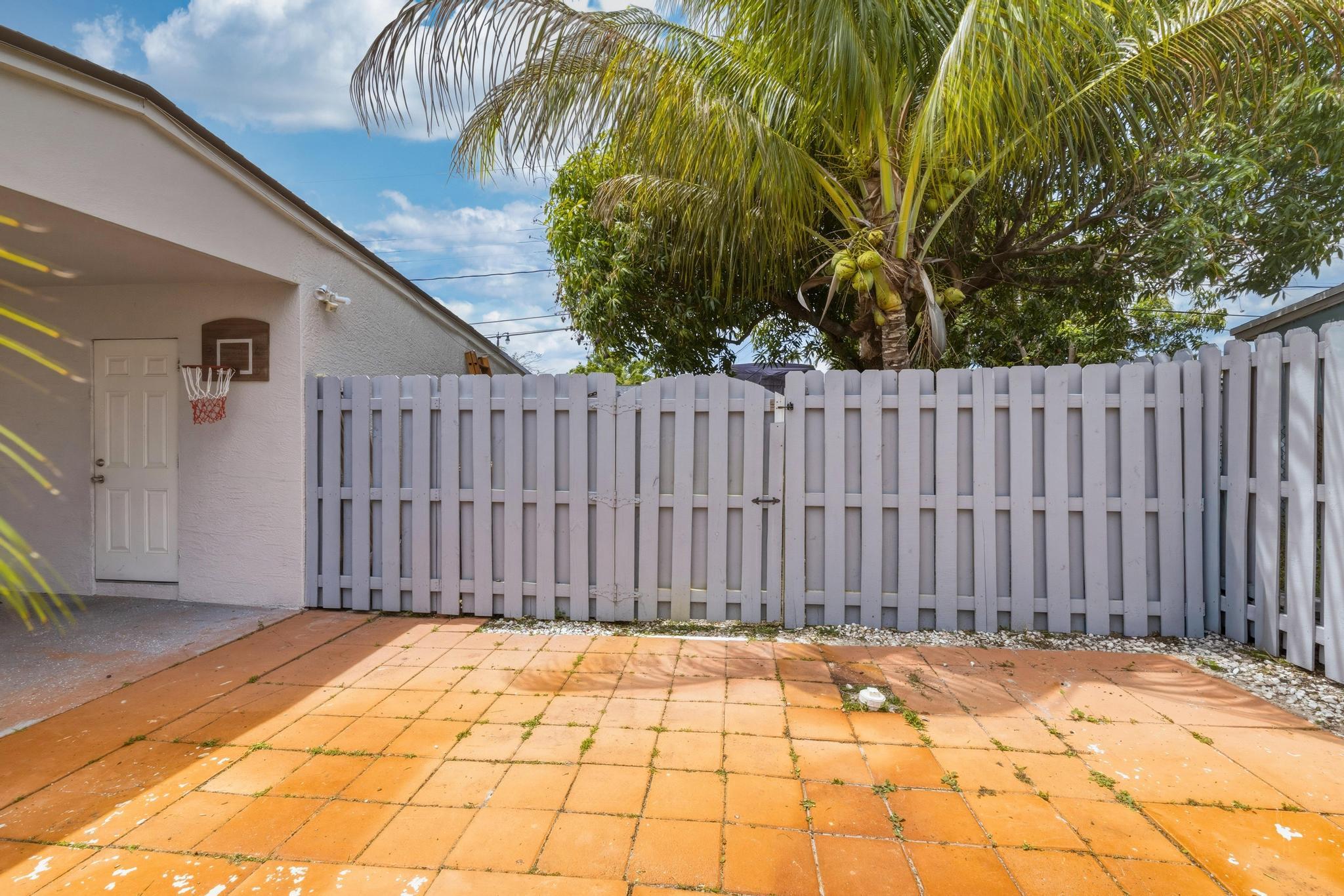 3361 NE 13th Terrace