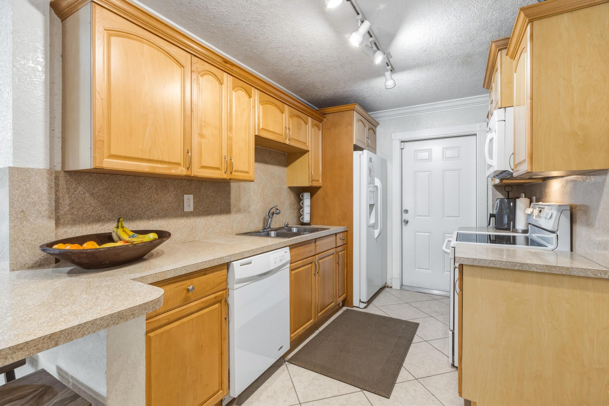 3361 NE 13th Terrace