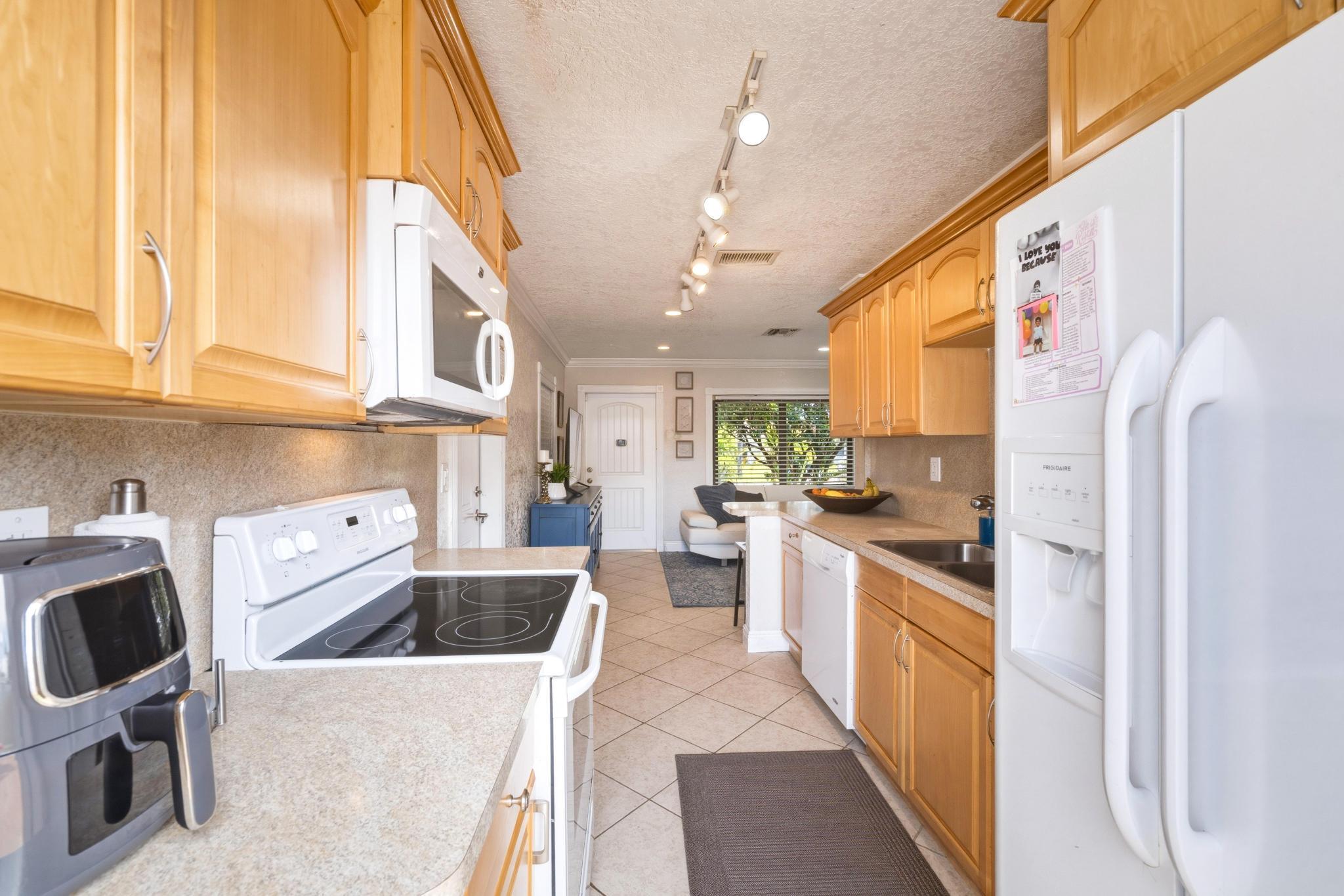 3361 NE 13th Terrace