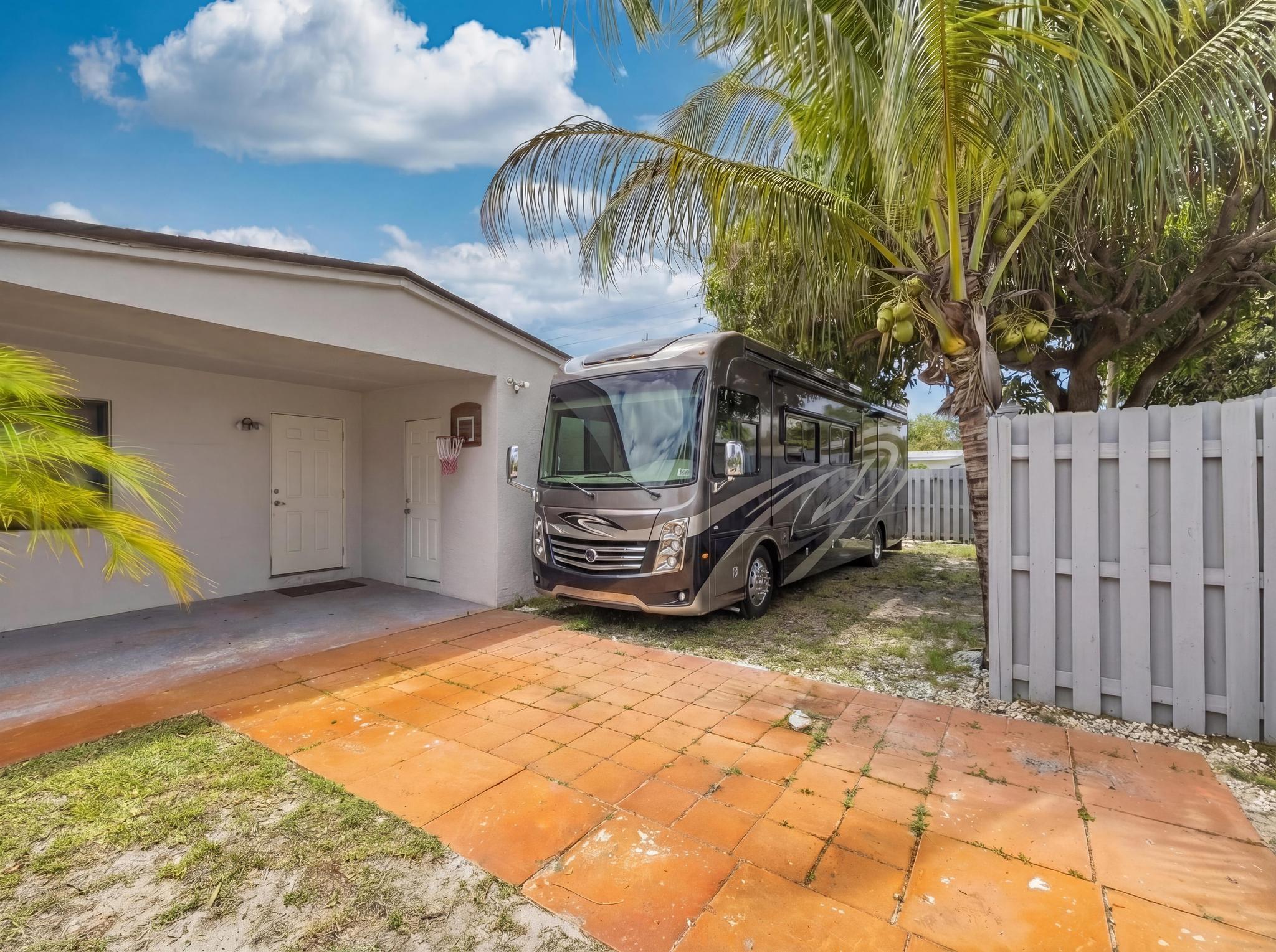 3361 NE 13th Terrace