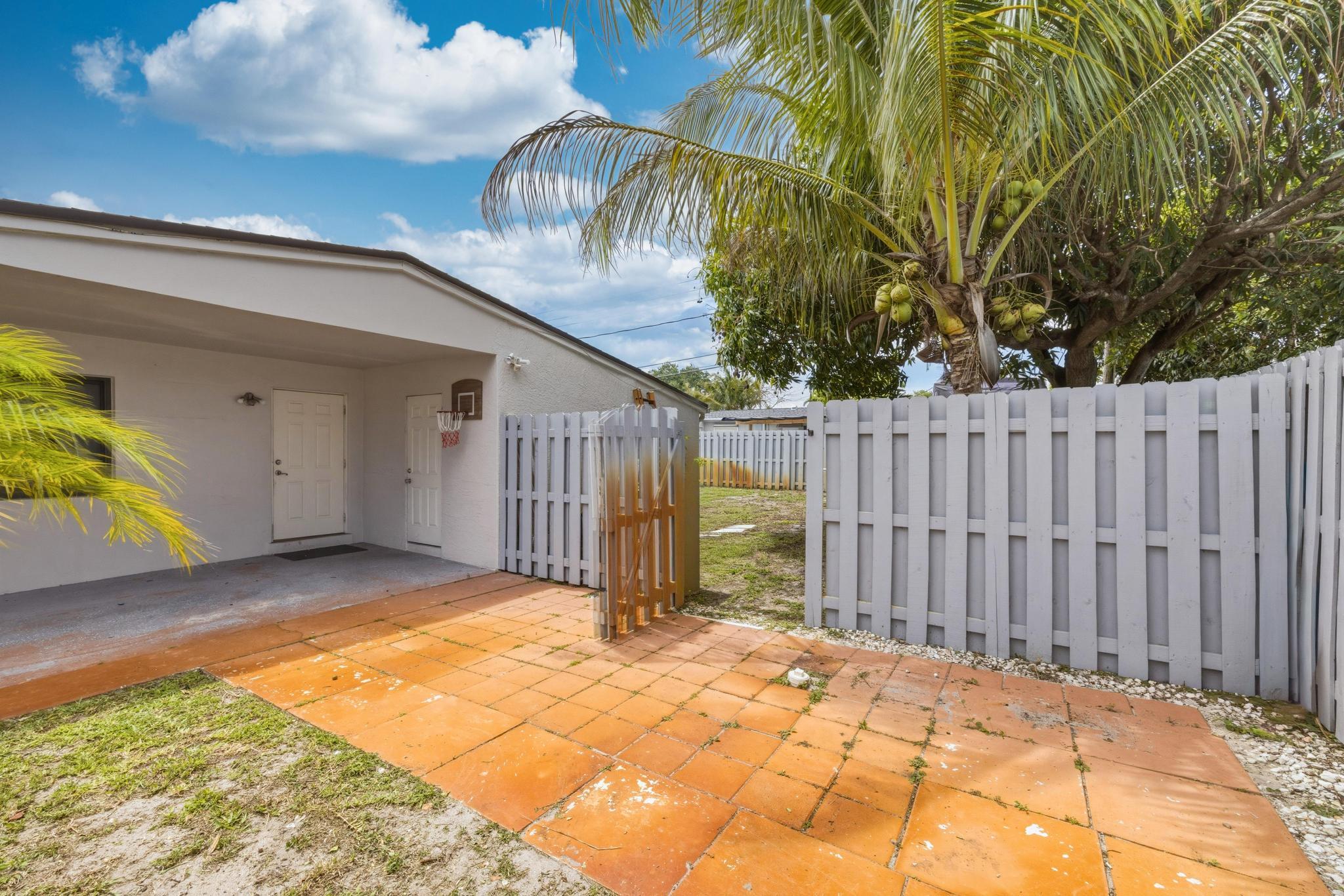 3361 NE 13th Terrace