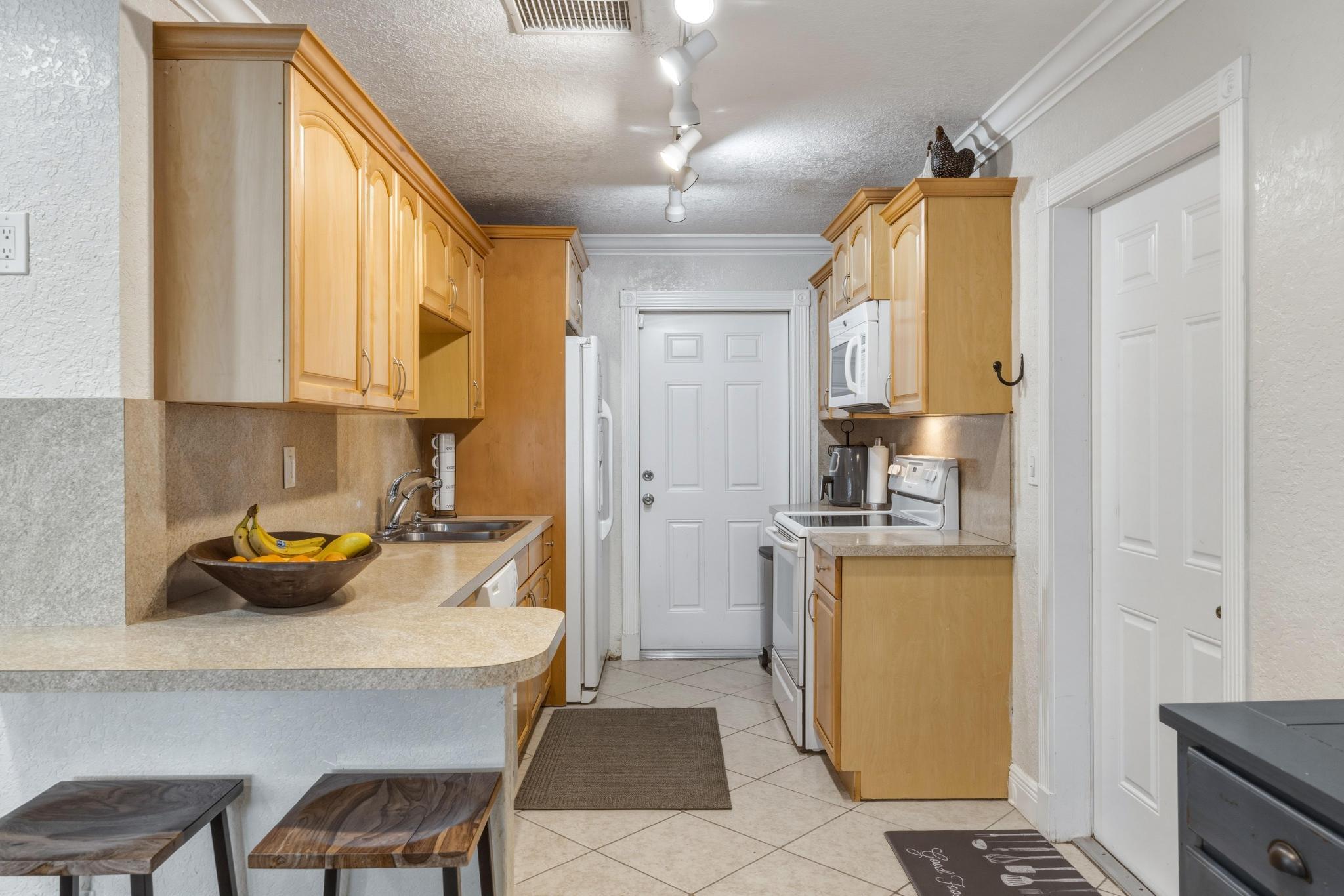 3361 NE 13th Terrace