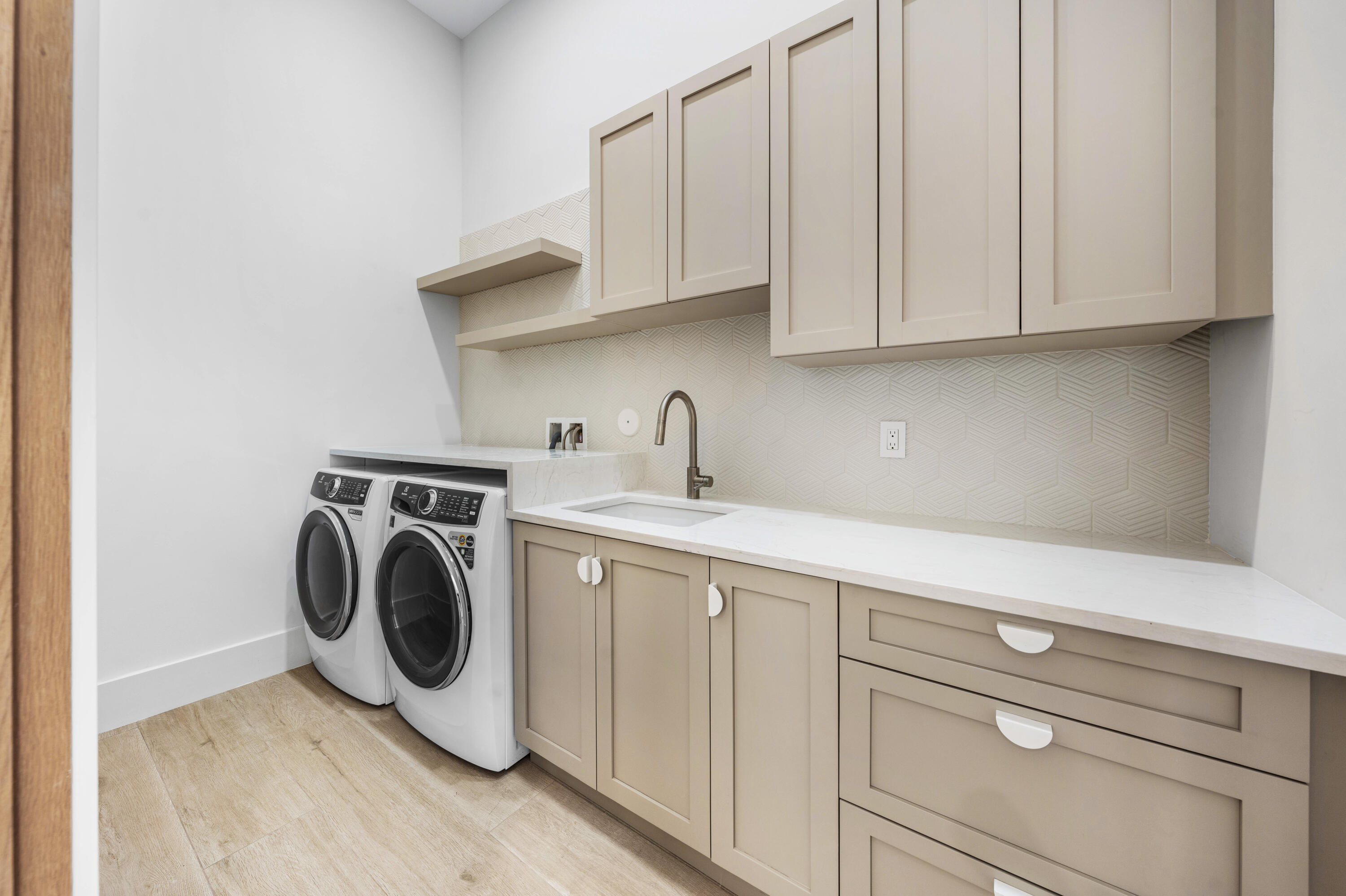 1701 N Swinton Avenue