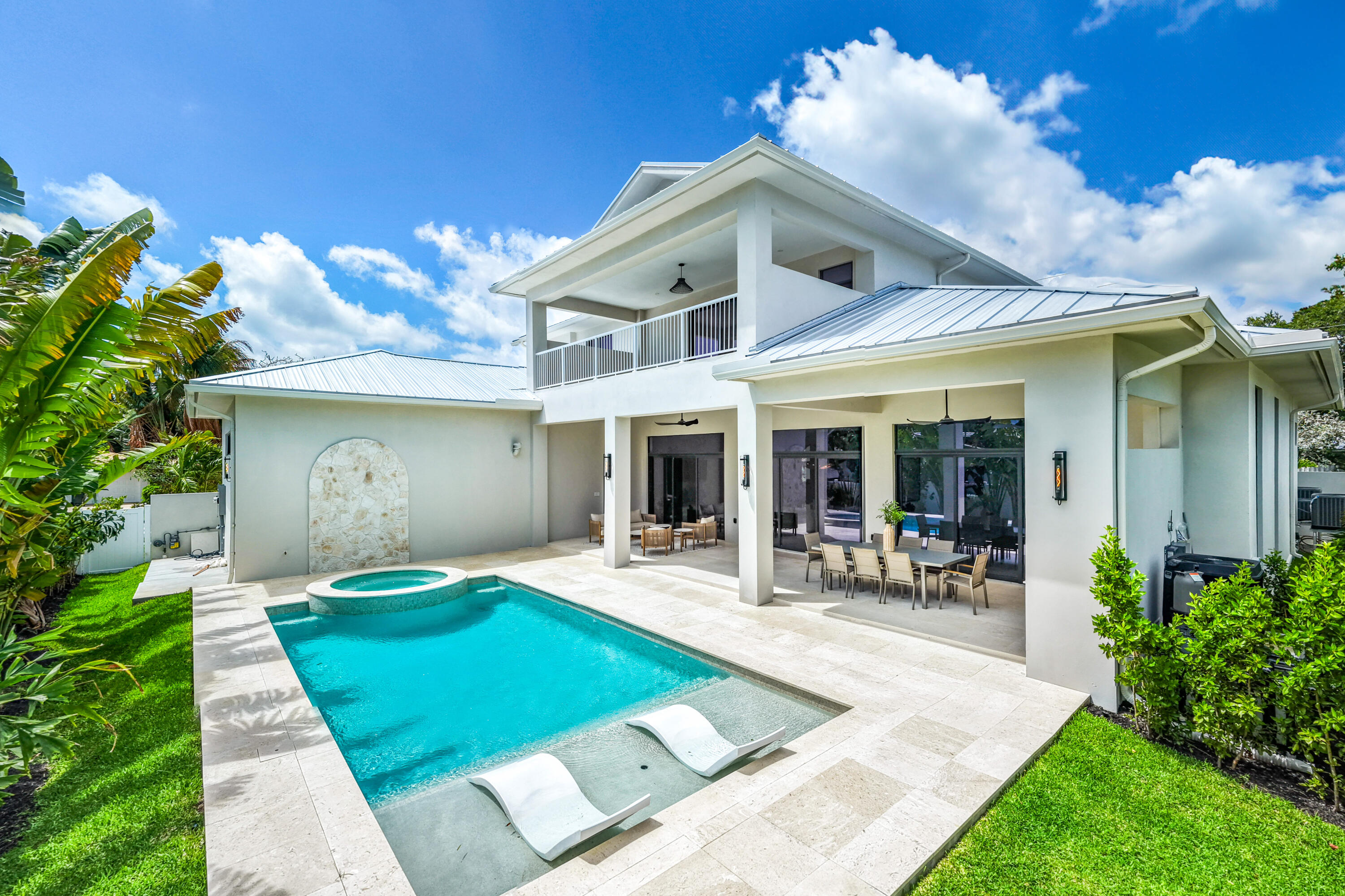 1701 N Swinton Avenue