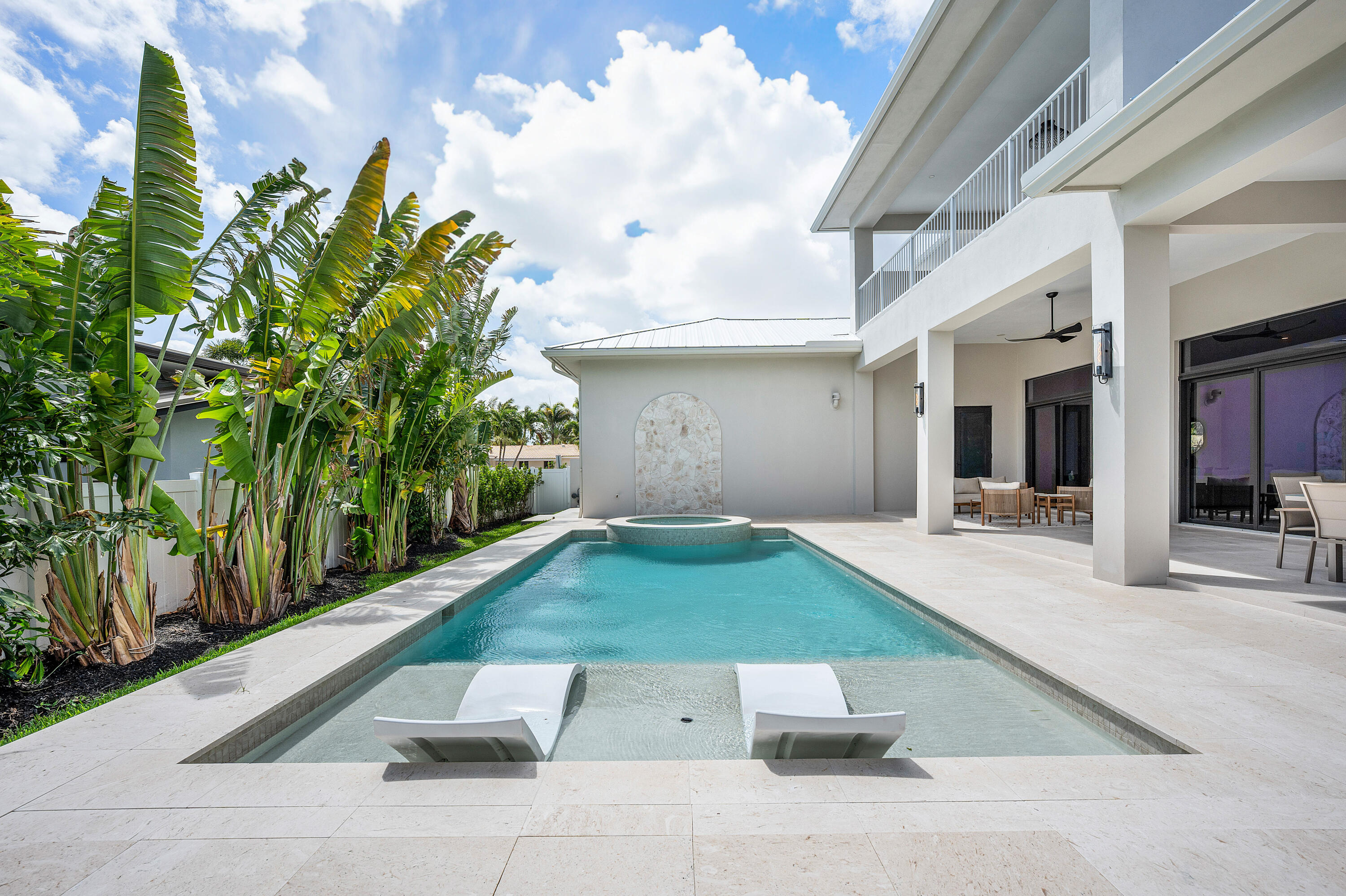 1701 N Swinton Avenue