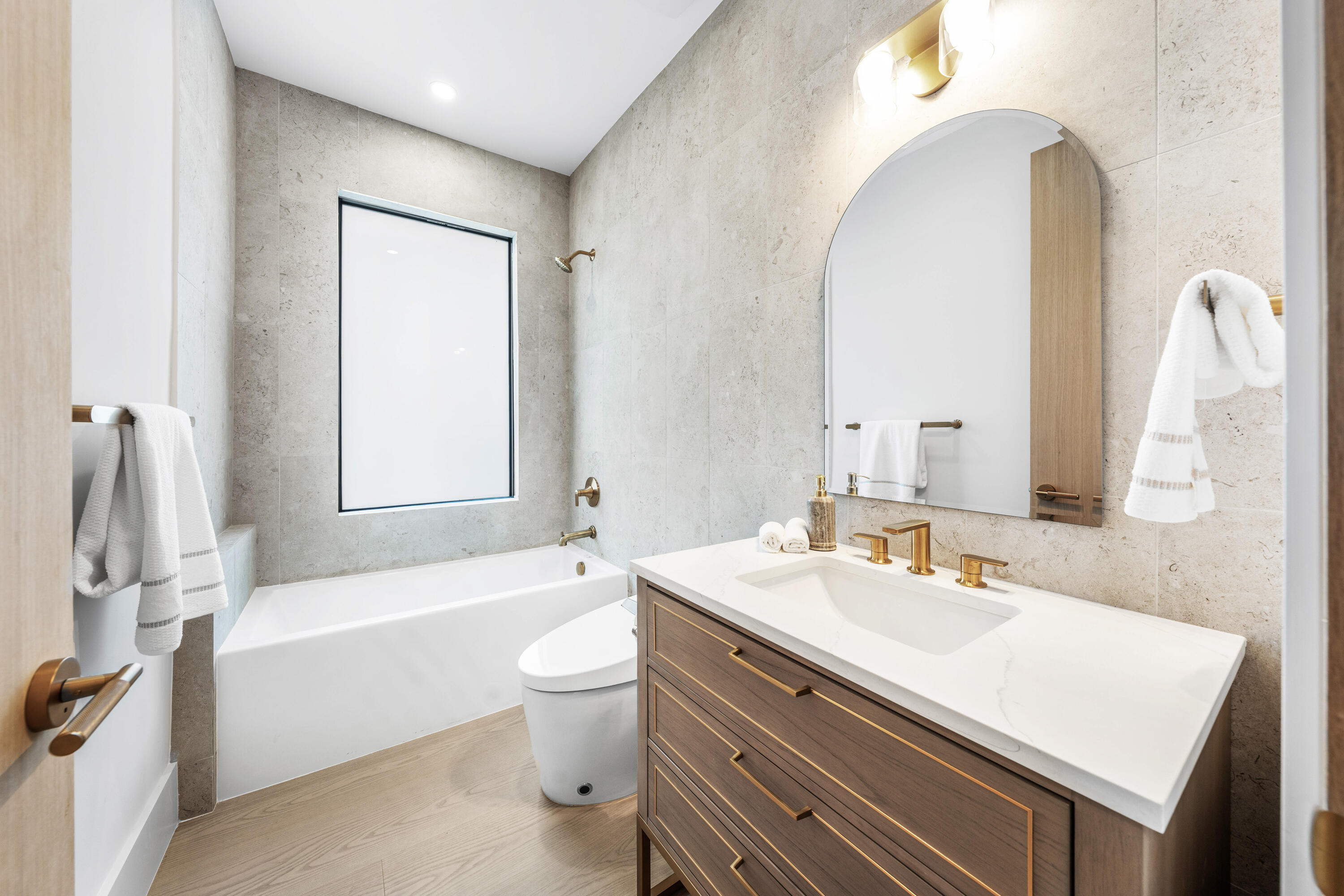 1701 N Swinton Avenue