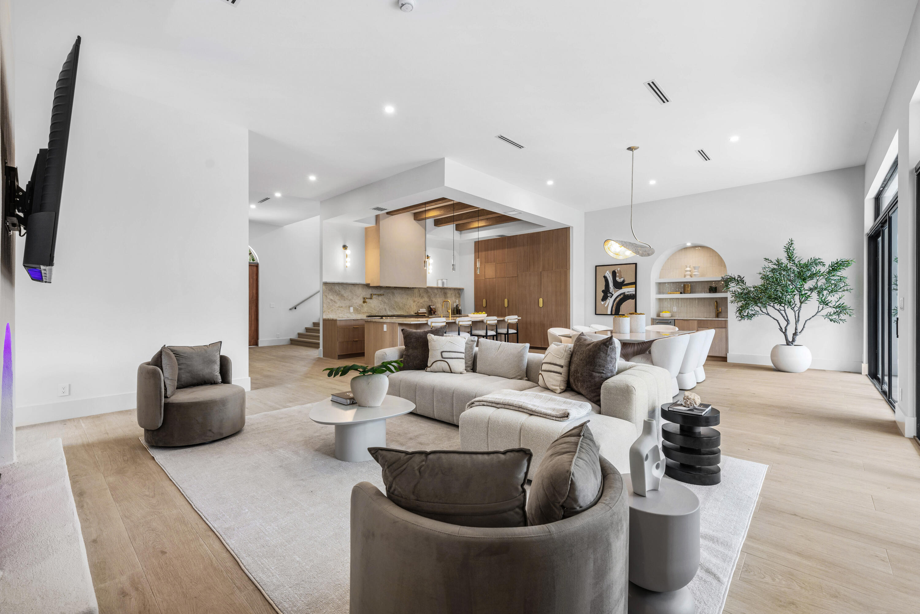 1701 N Swinton Avenue