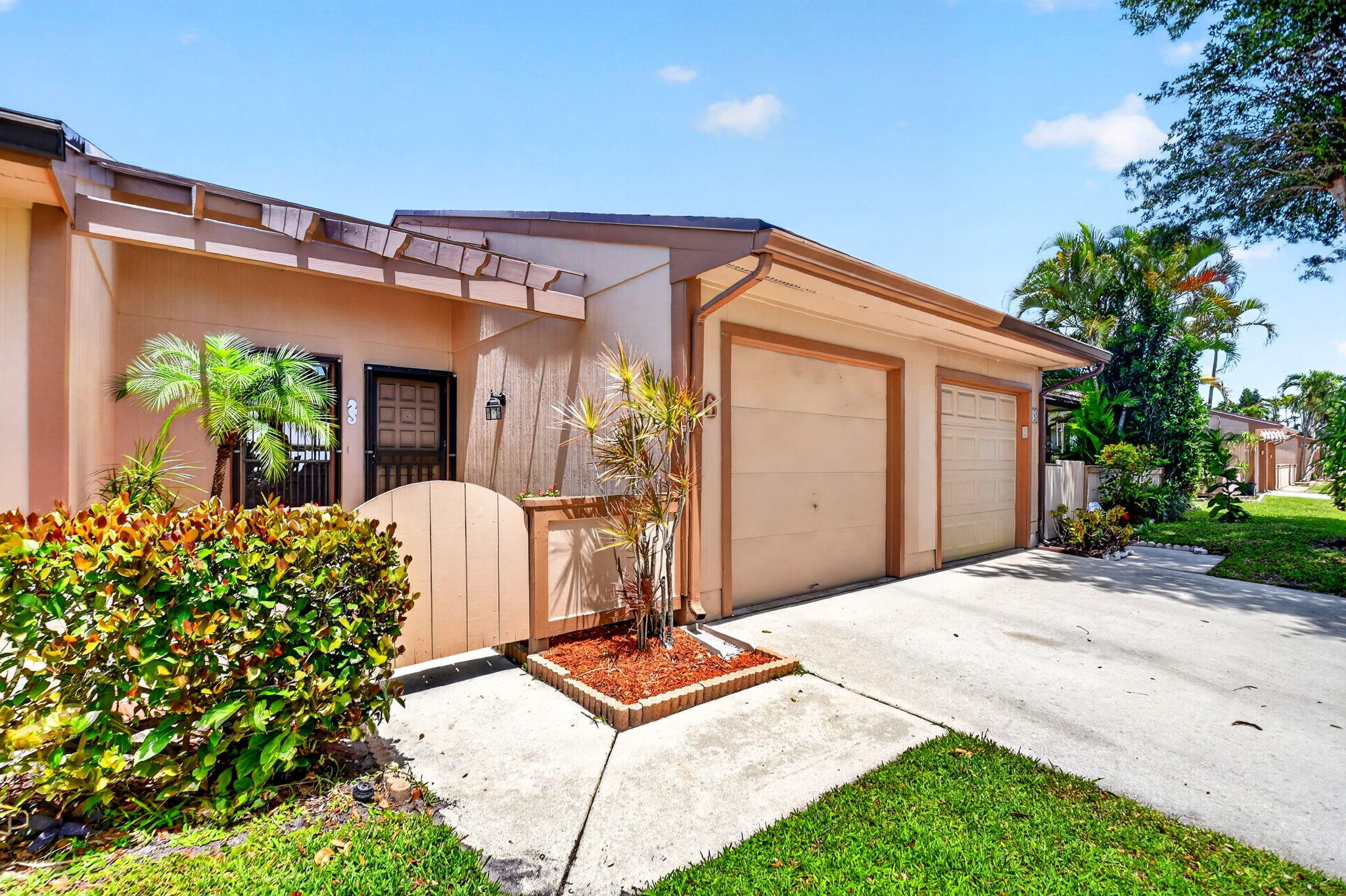 6 Farnworth Drive