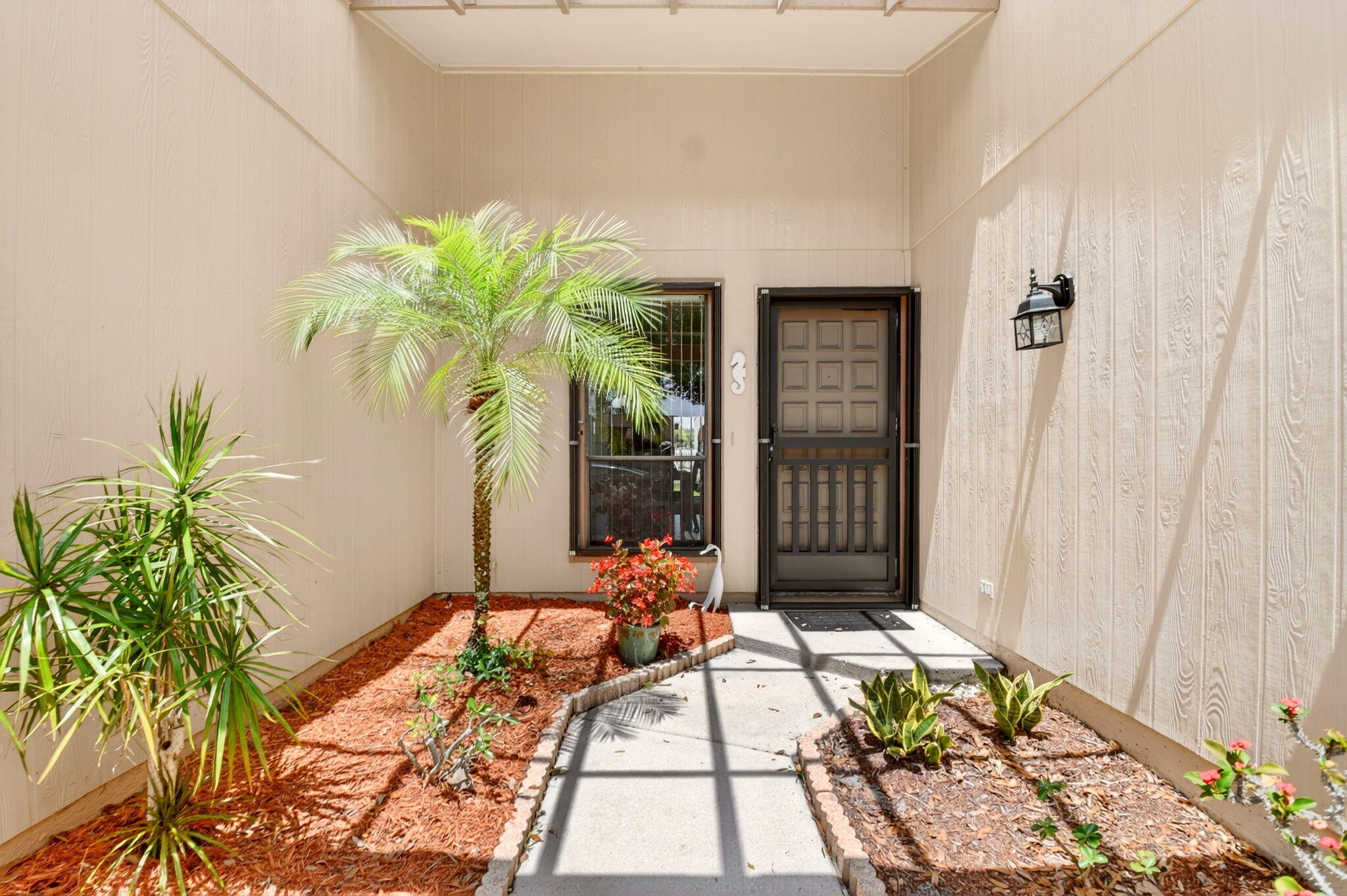 6 Farnworth Drive