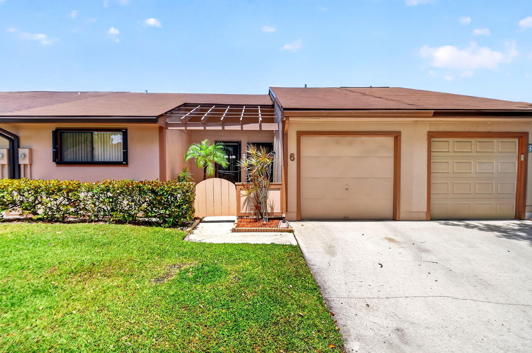 6 Farnworth Drive