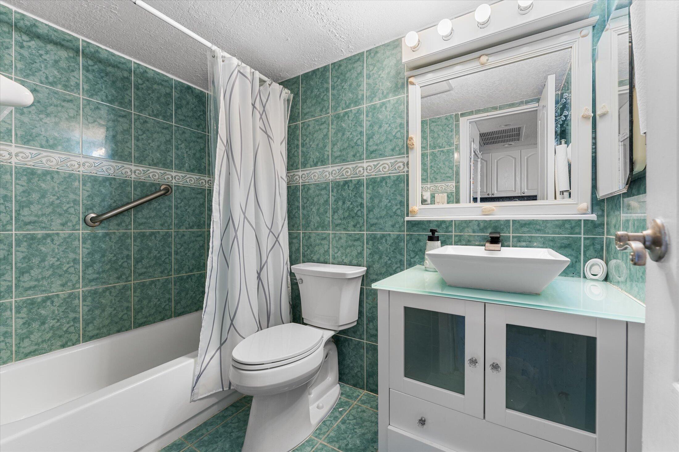 19201 Collins Avenue 114