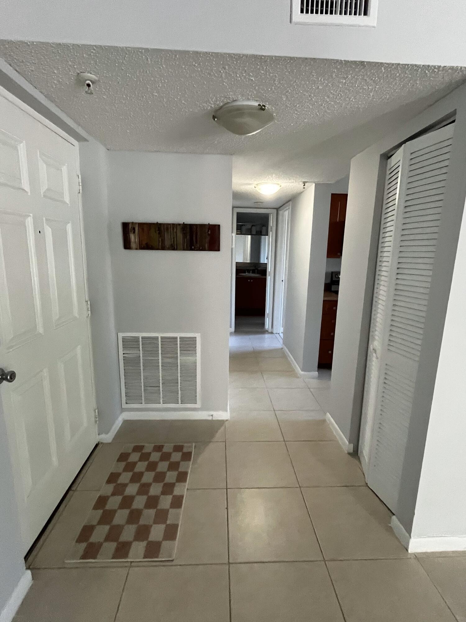 1915 Lavers Circle E E101