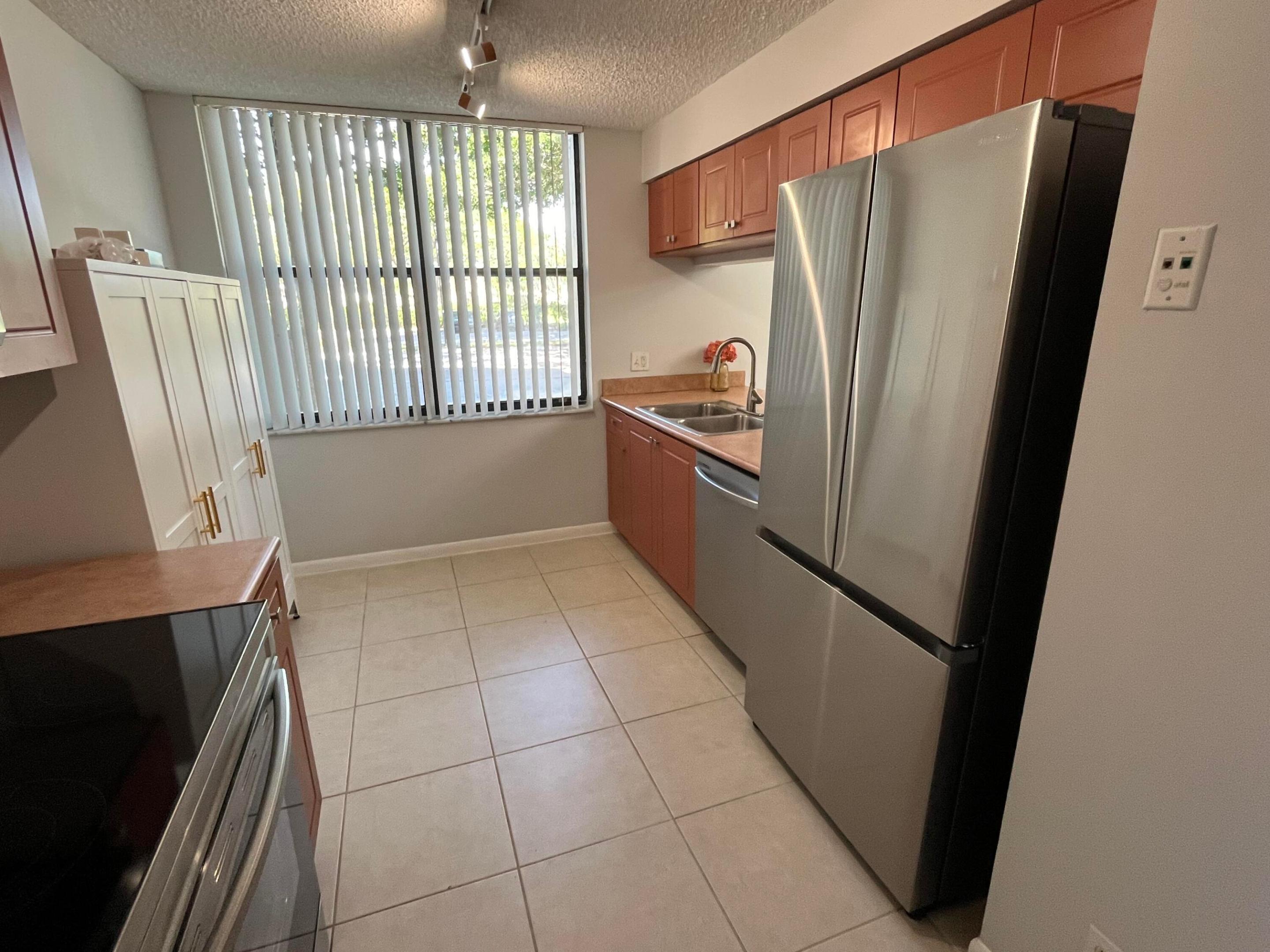 1915 Lavers Circle E E101