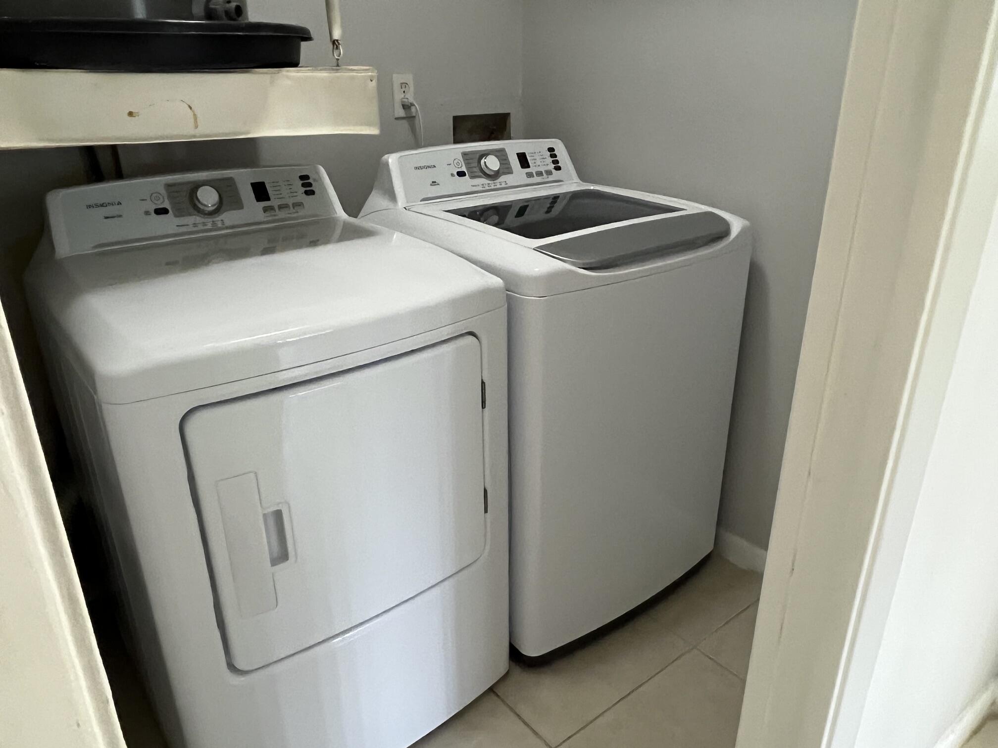 1915 Lavers Circle E E101