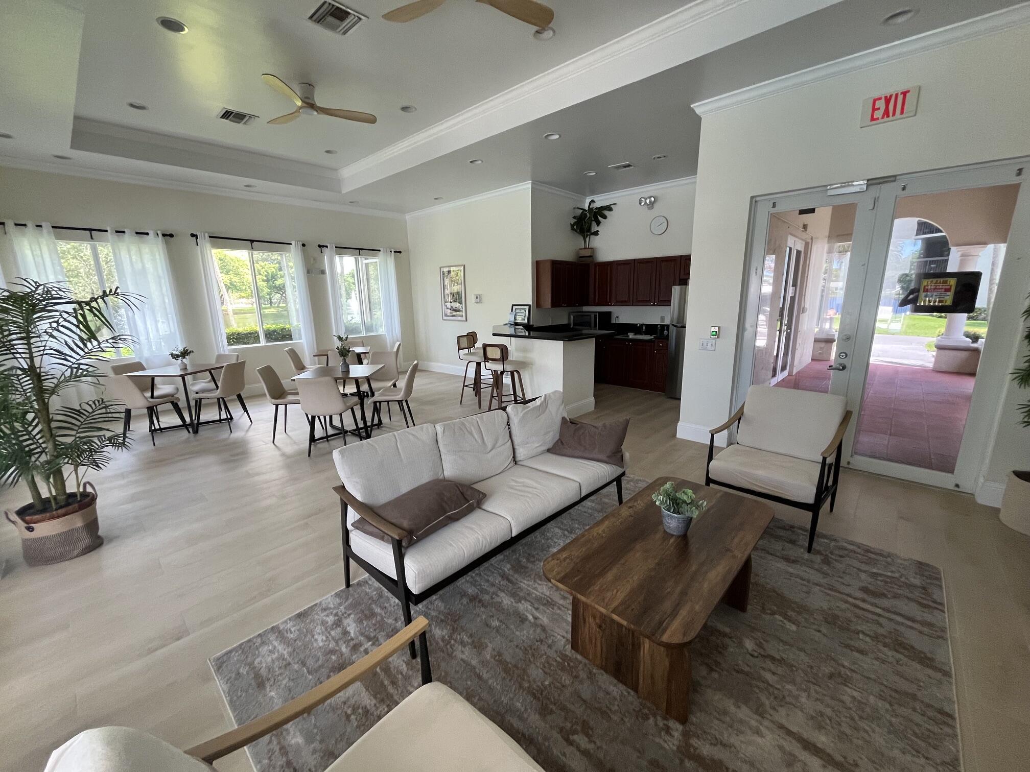 1915 Lavers Circle E E101