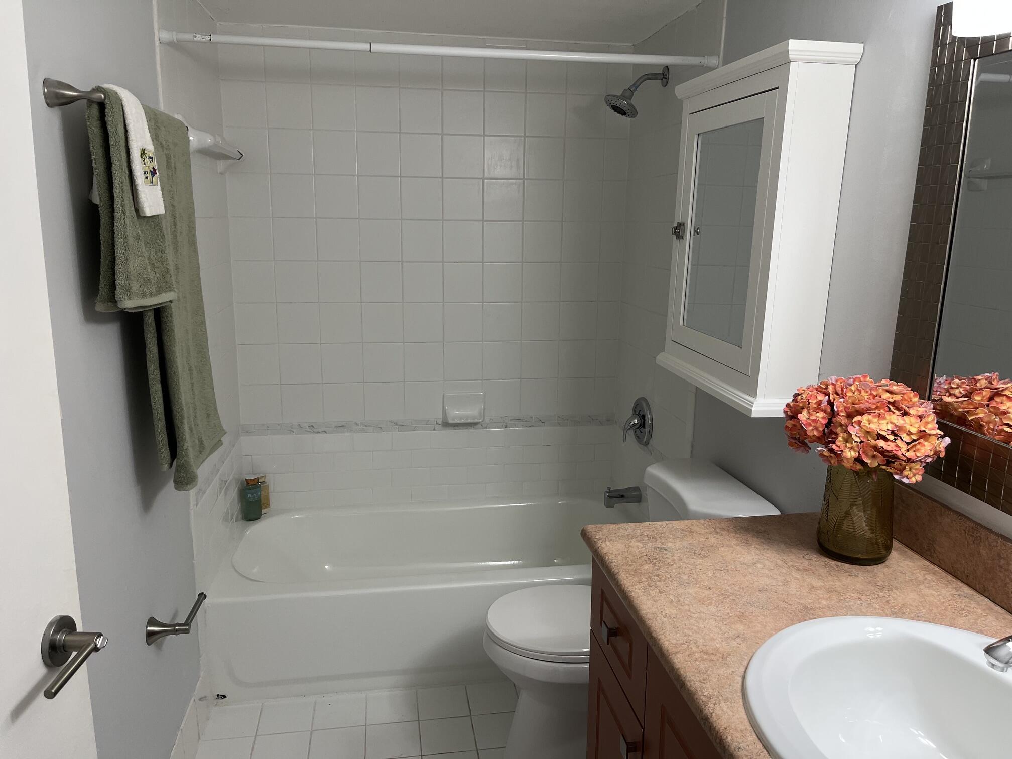 1915 Lavers Circle E E101